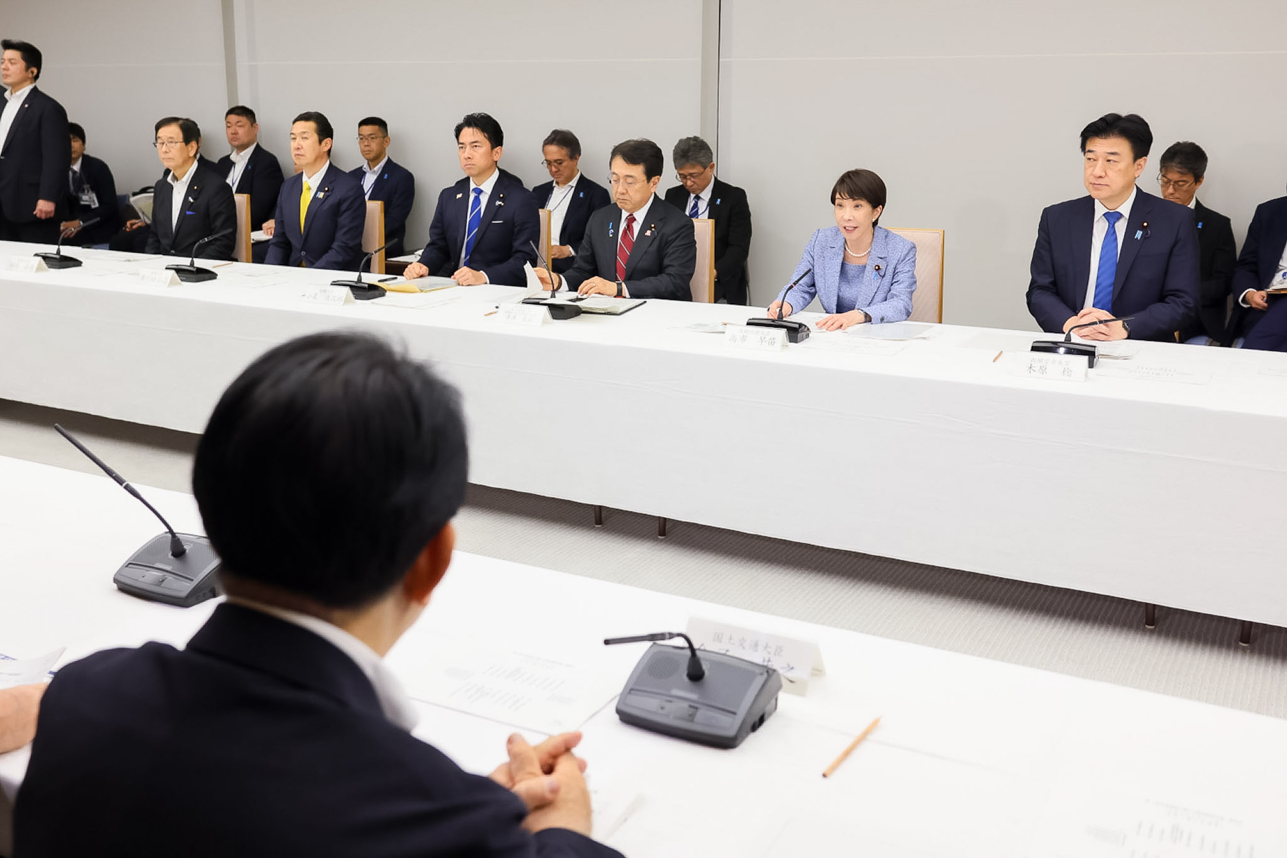 会議のまとめを行う高市総理４
