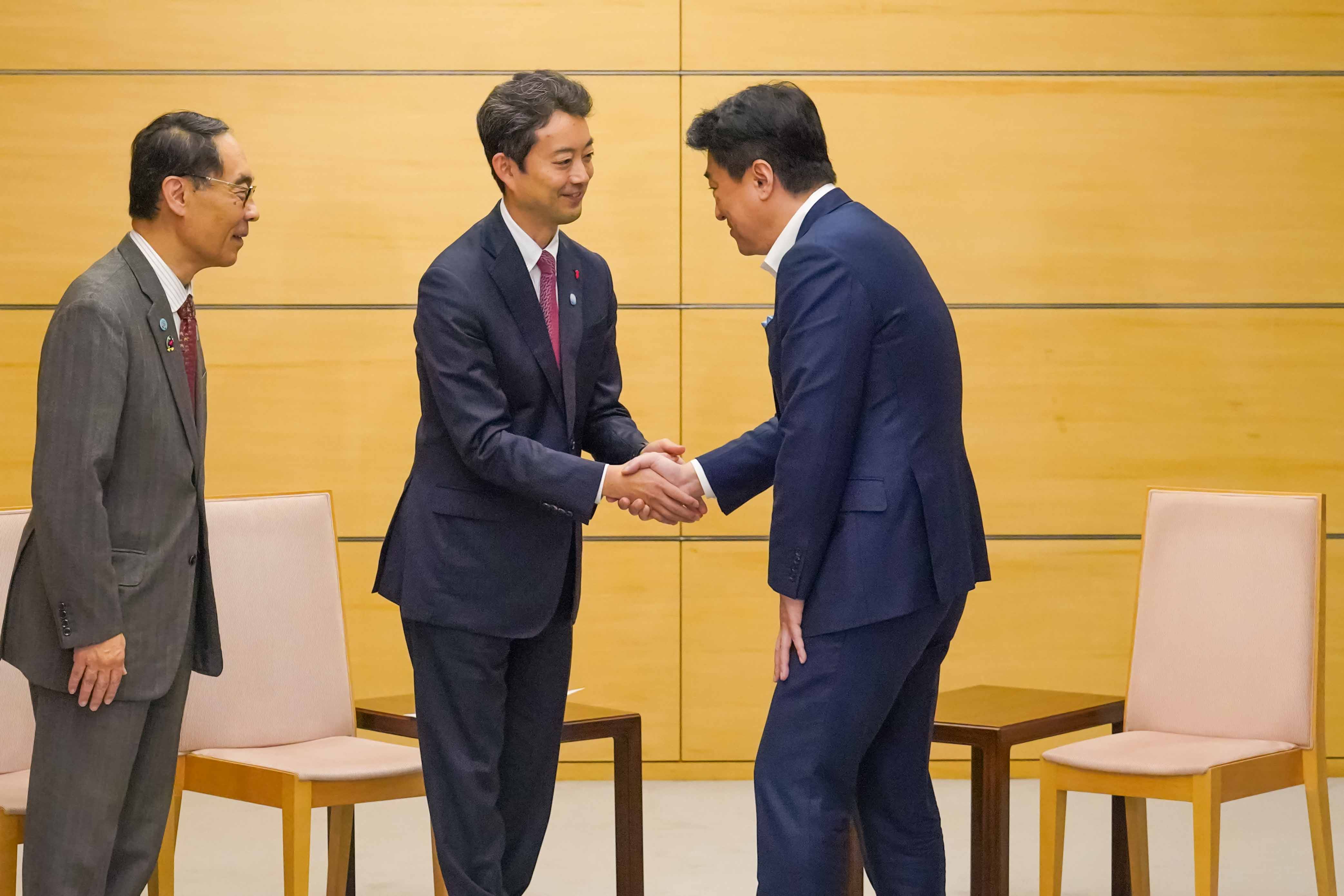 要請を受ける木原官房長官２
