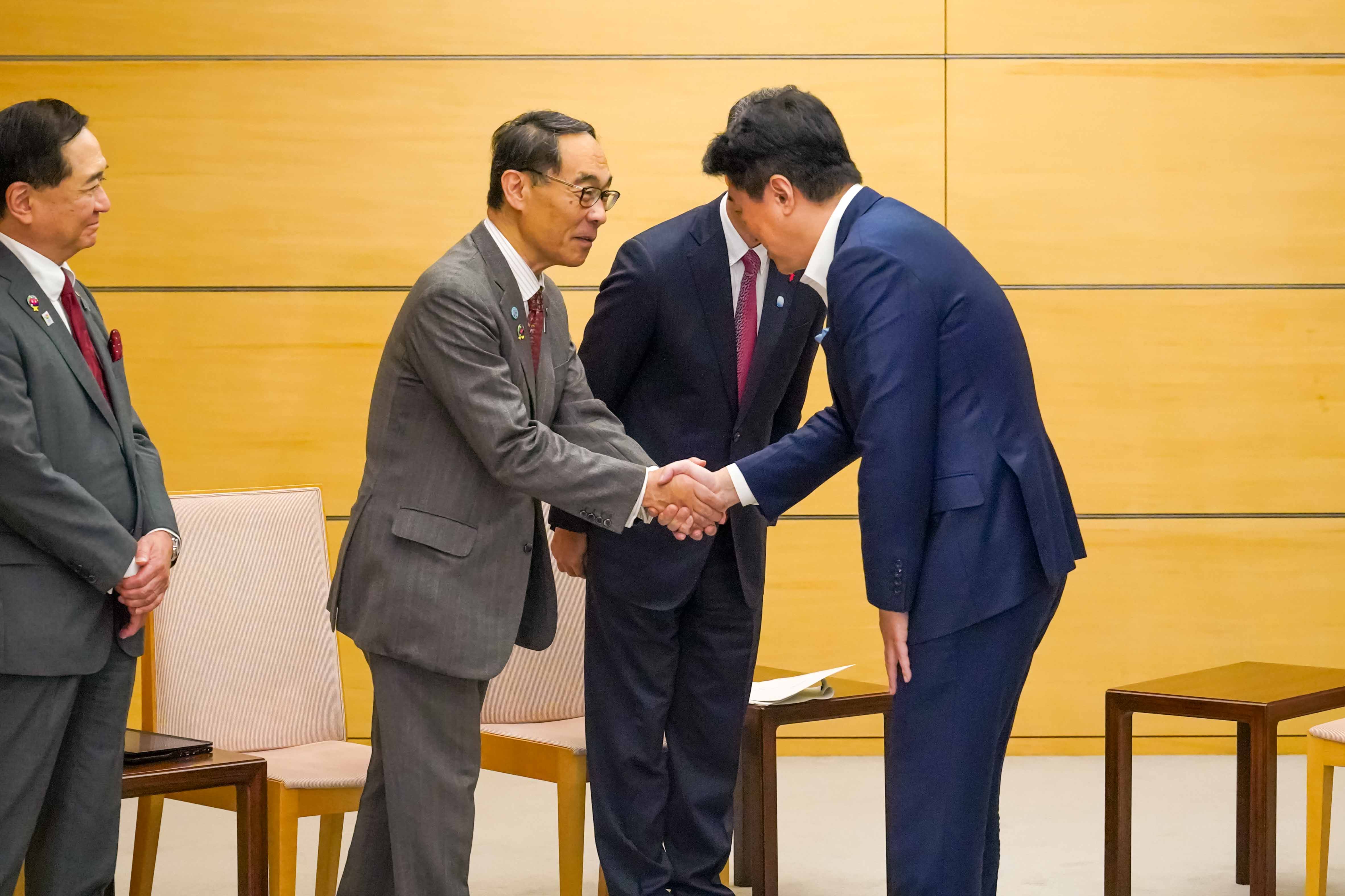 要請を受ける木原官房長官３