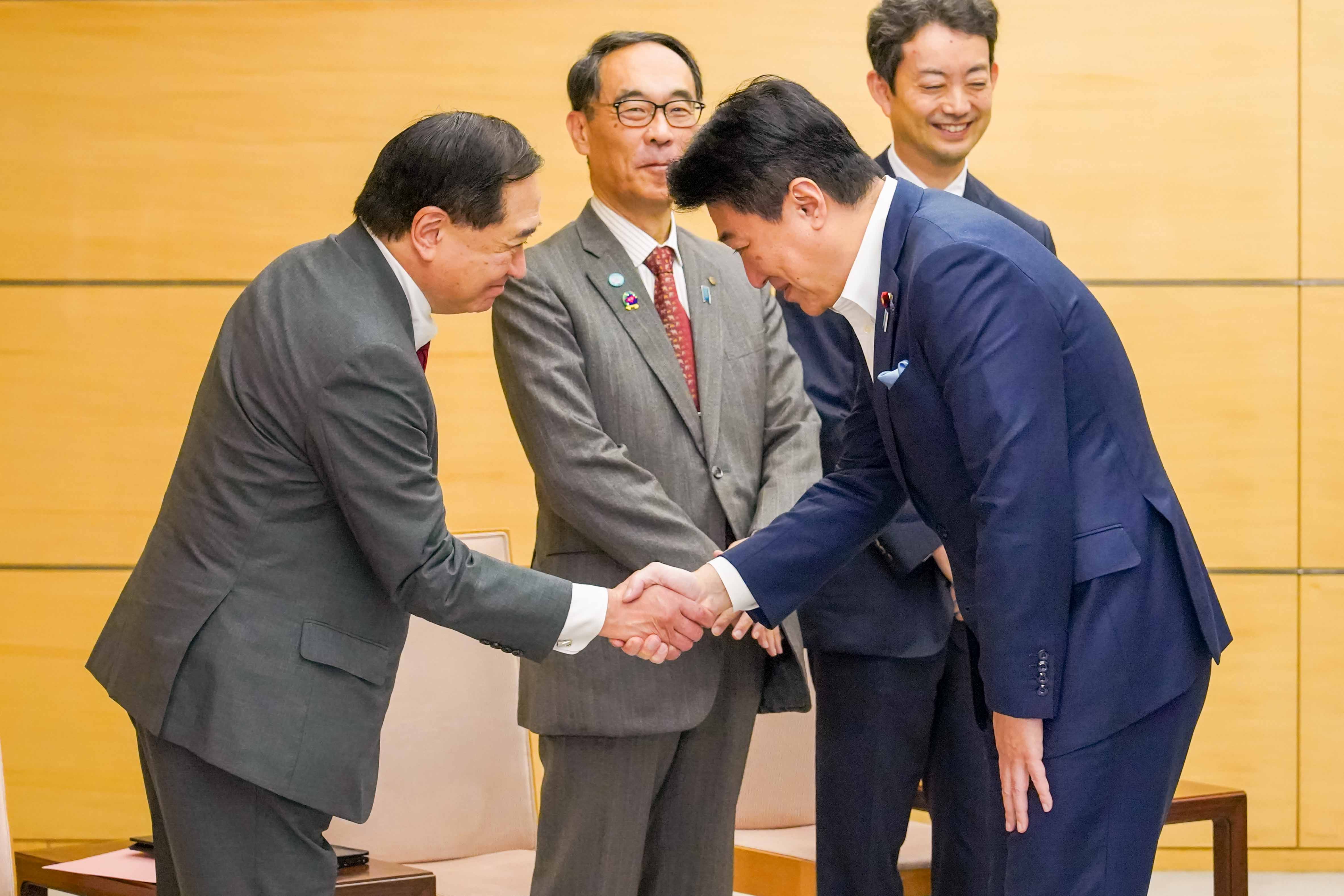 要請を受ける木原官房長官４