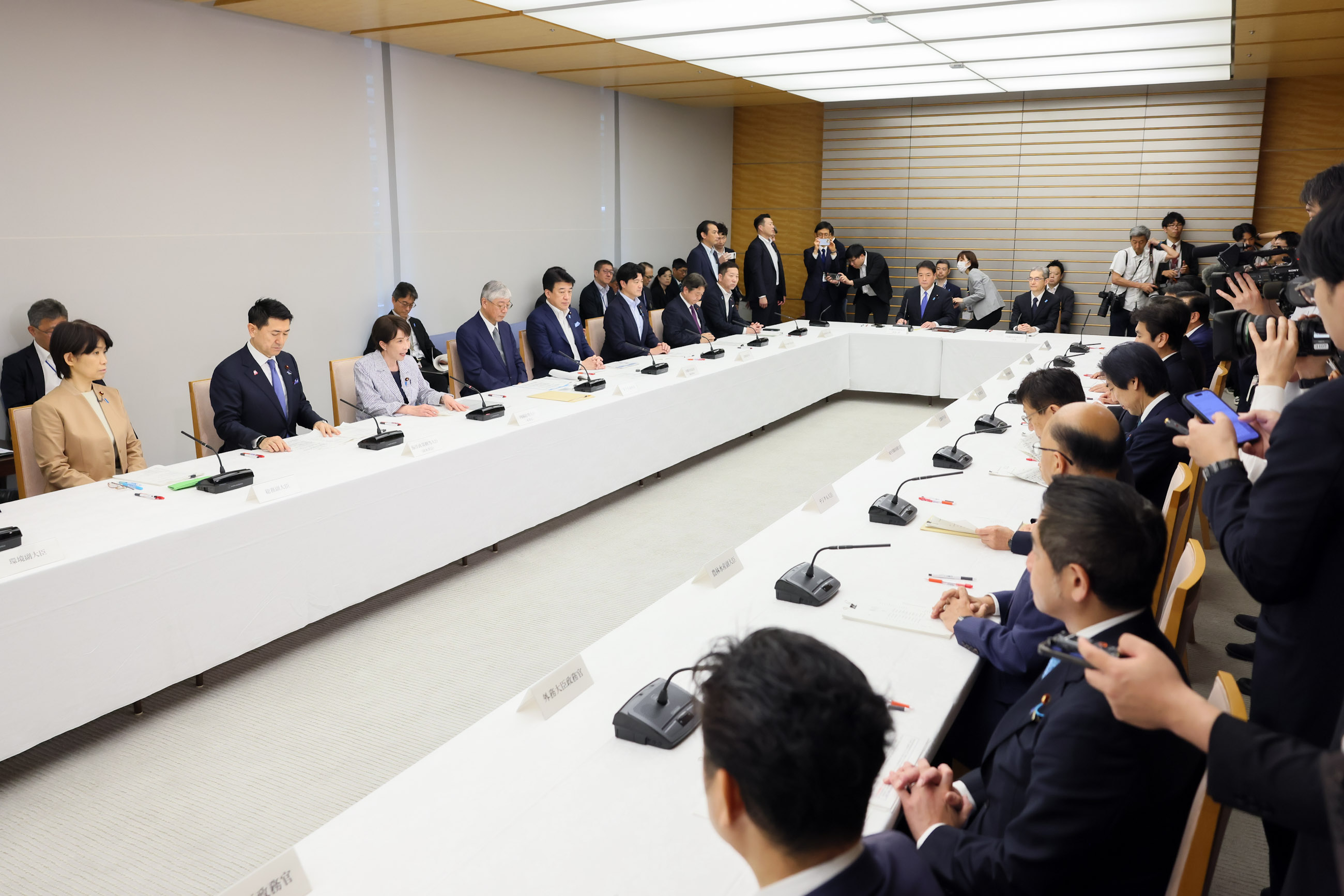 発言する高市総理２