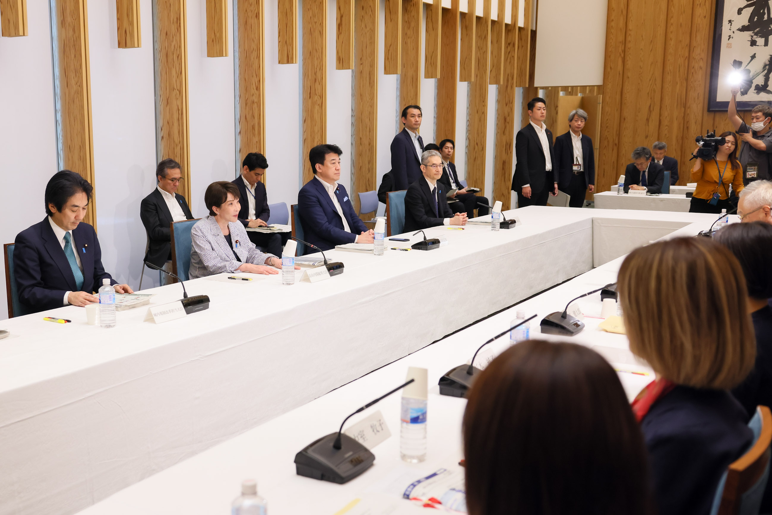 会議のまとめを行う高市総理３