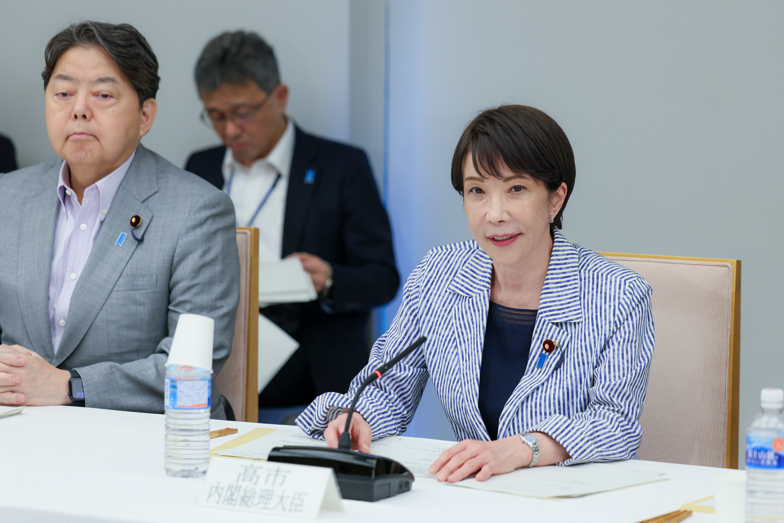 挨拶をする高市総理３