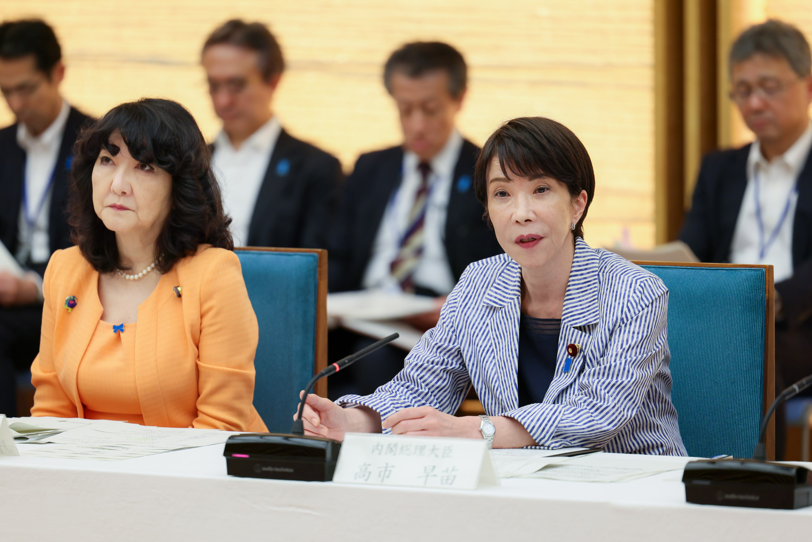 挨拶をする高市総理６