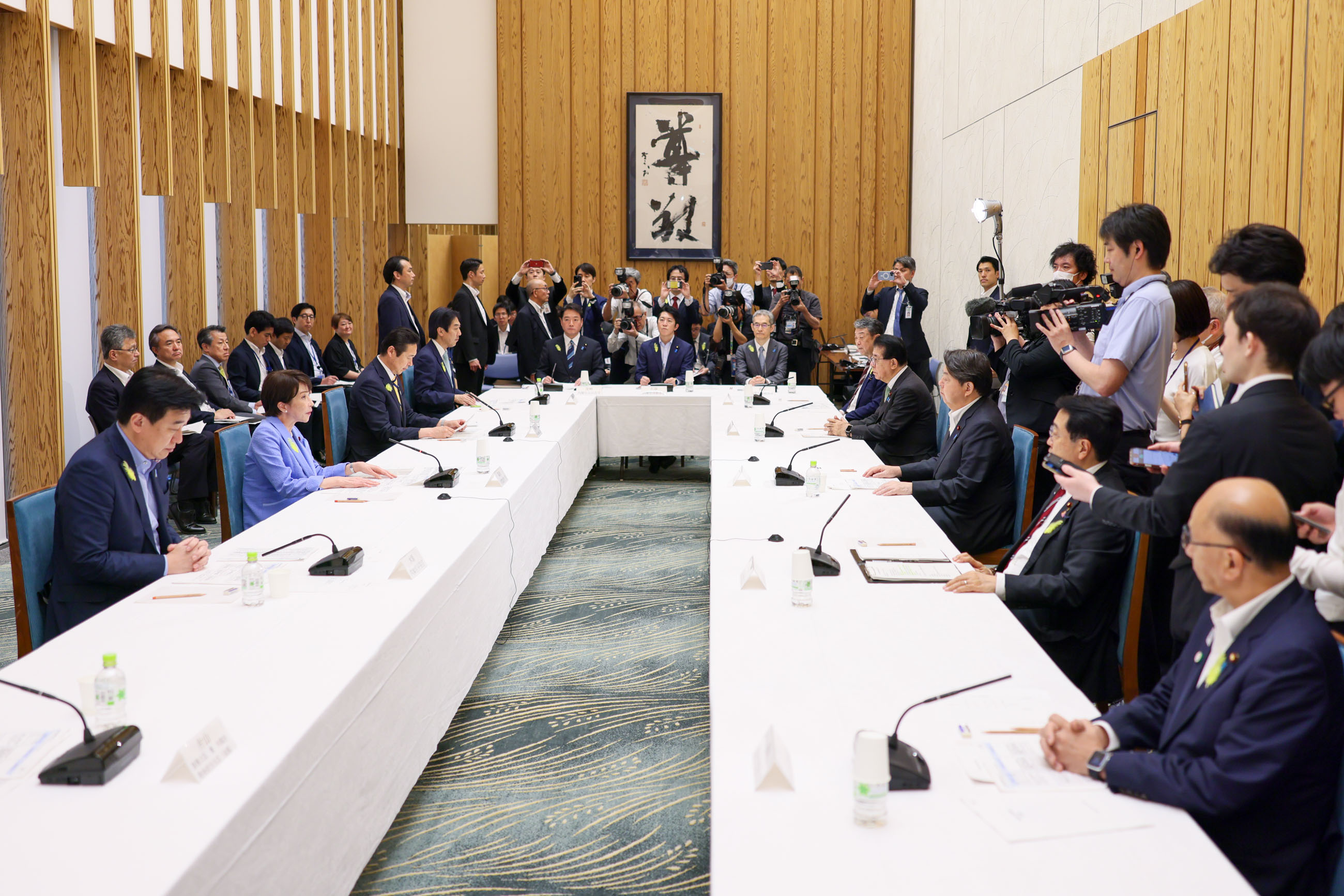会議のまとめを行う高市総理４