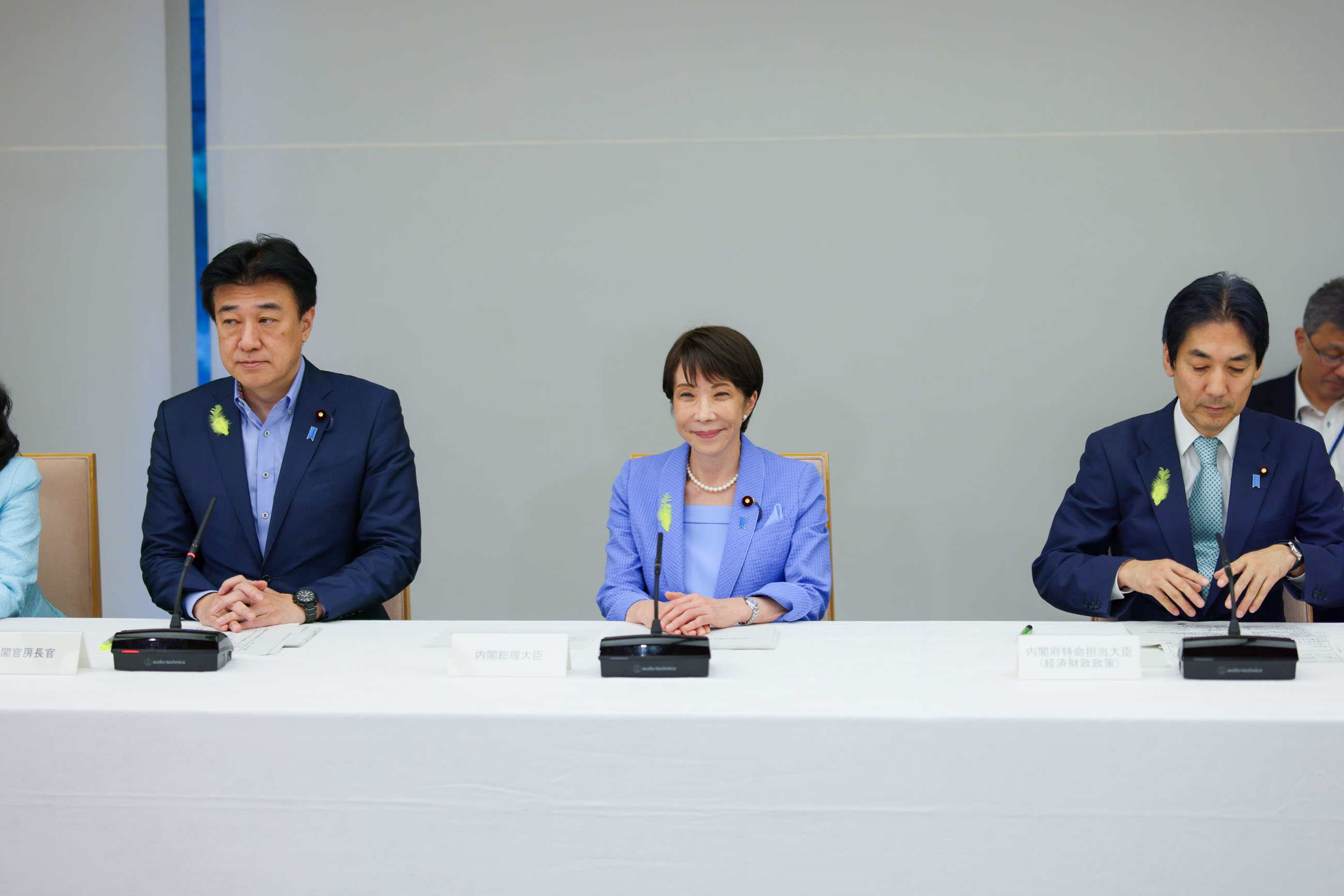 会議に臨む高市総理４