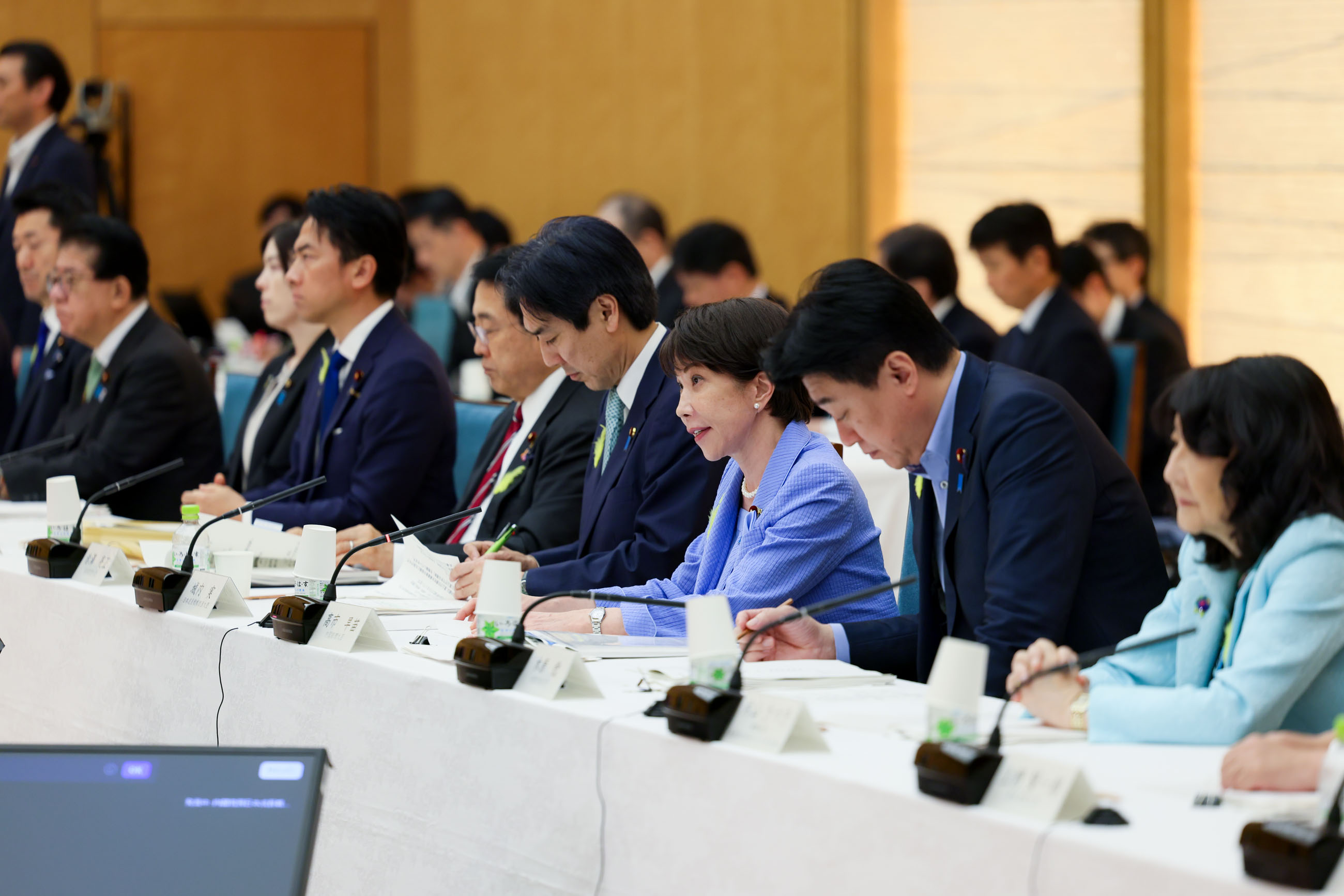 会議のまとめを行う高市総理６