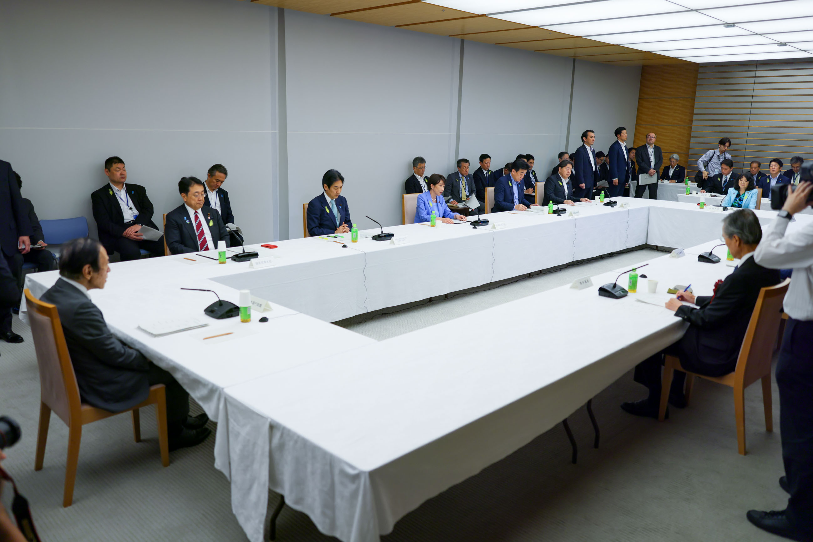 会議のまとめを行う高市総理５