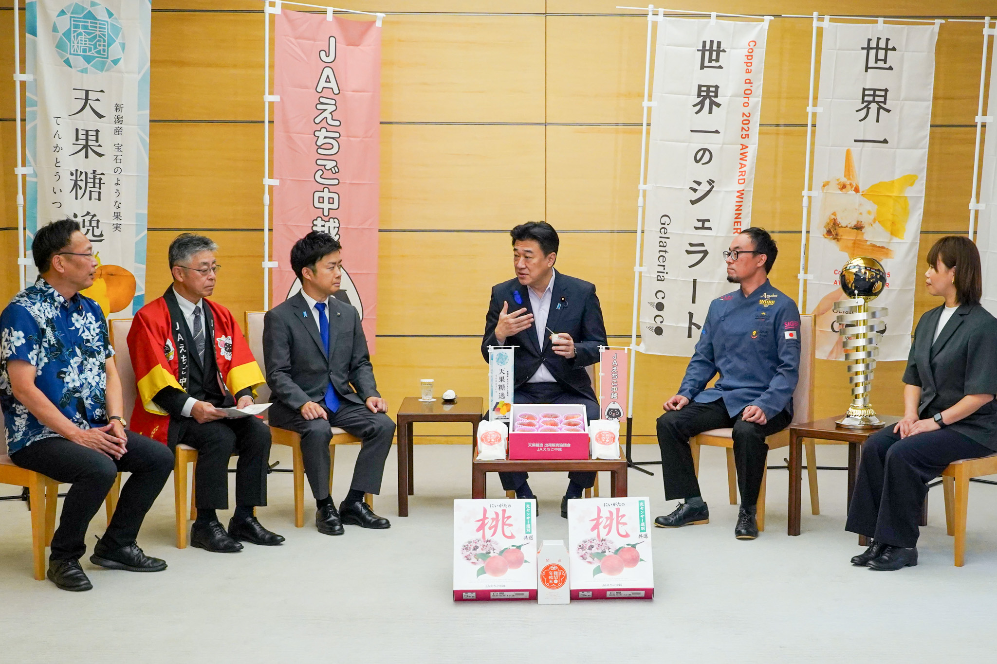 表敬を受ける木原官房長官６