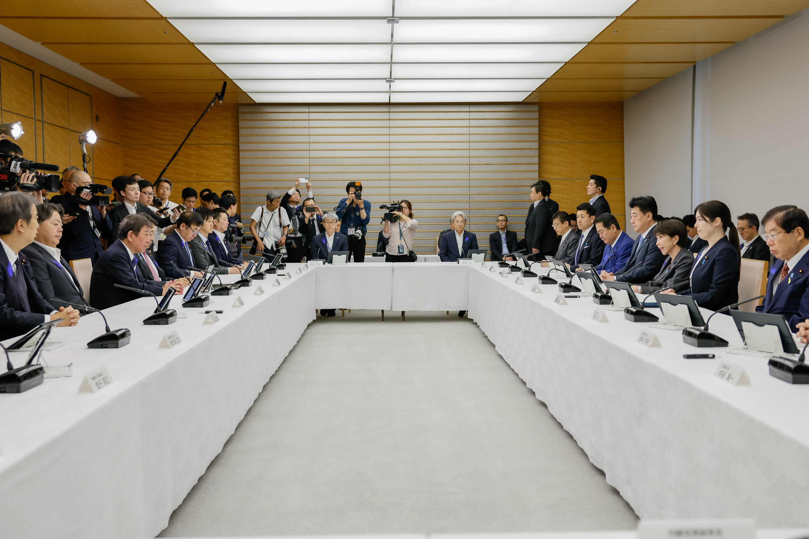 会議のまとめを行う高市総理２