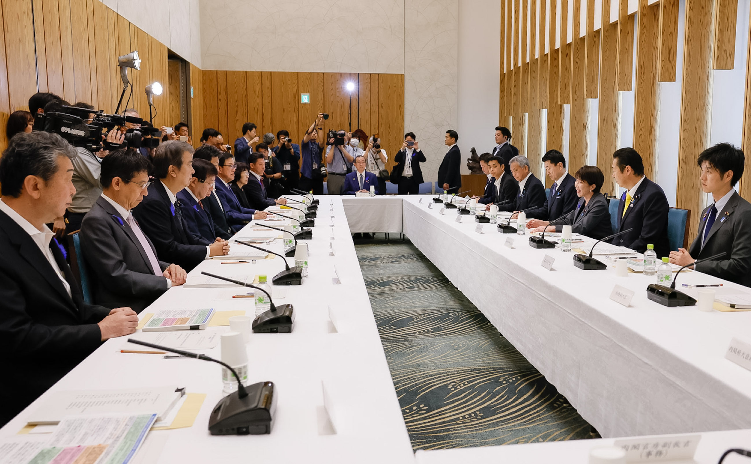 会議のまとめを行う高市総理３