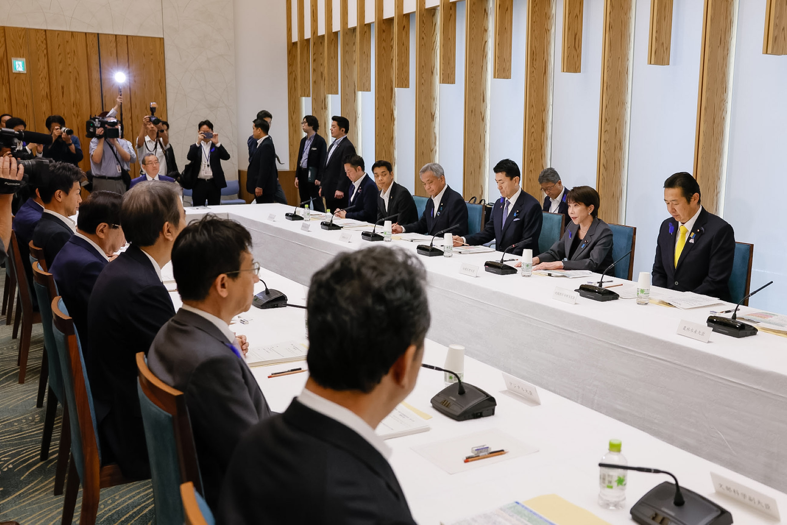 会議のまとめを行う高市総理４