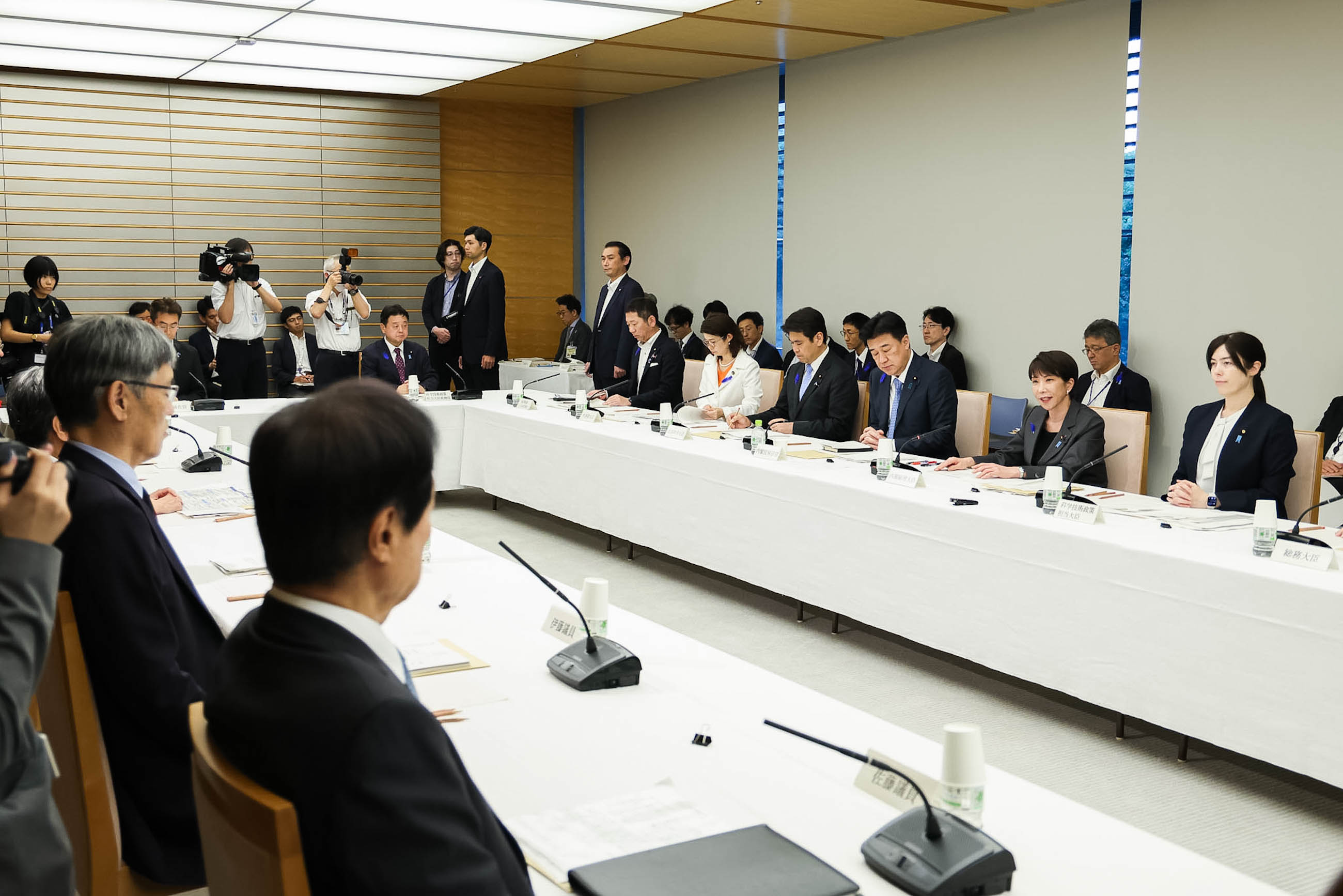会議のまとめを行う高市総理３