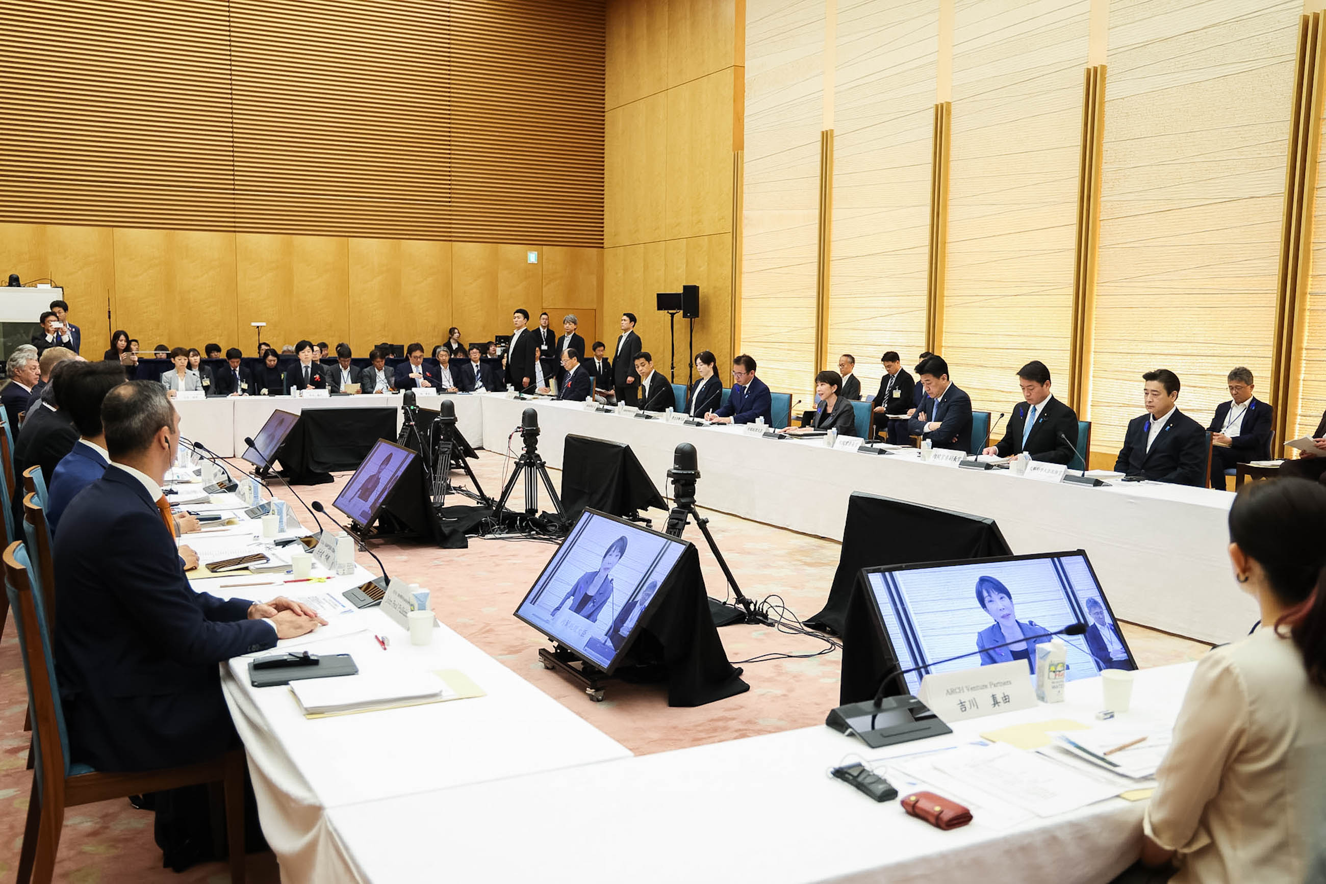 会議のまとめを行う高市総理３