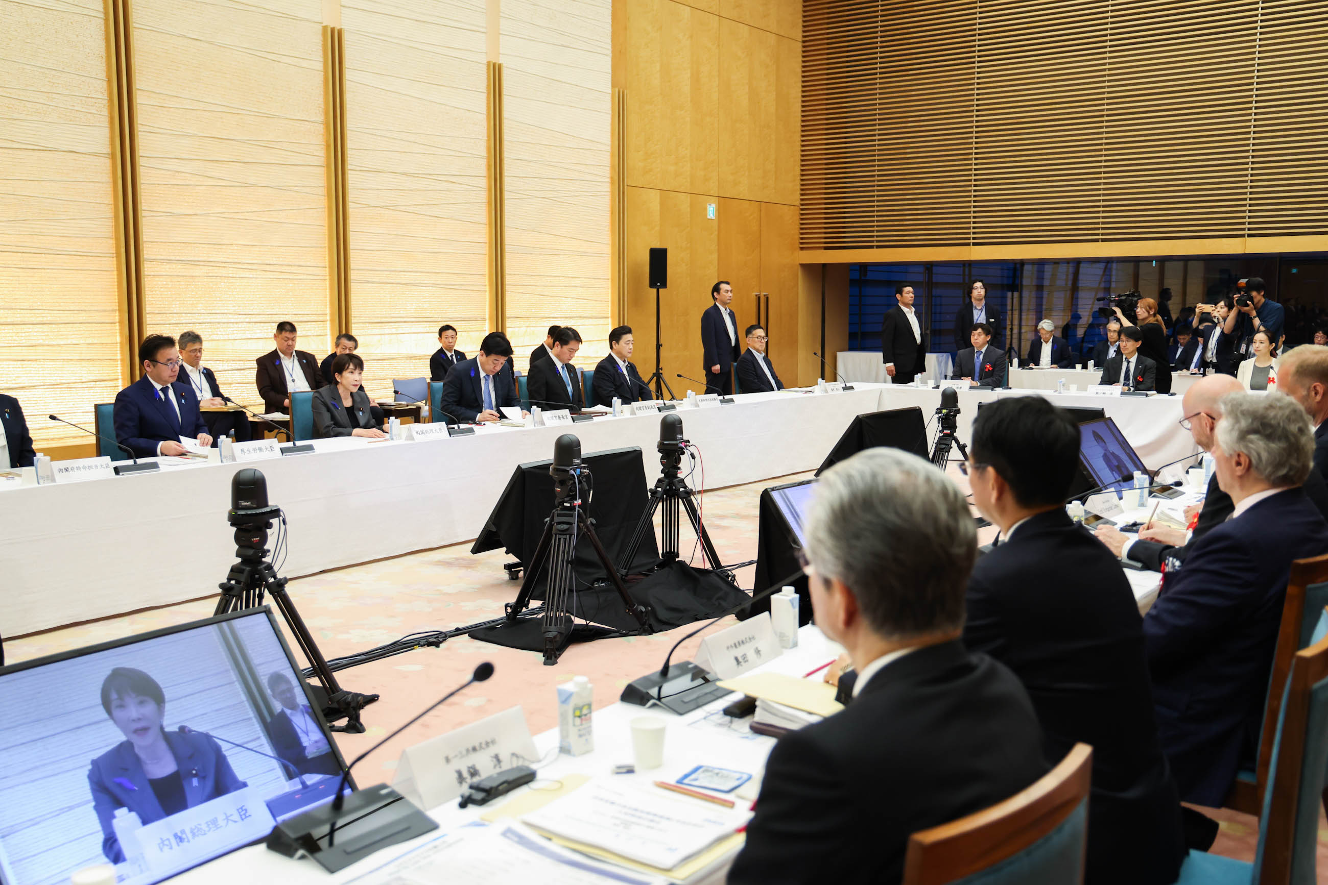 会議のまとめを行う高市総理４