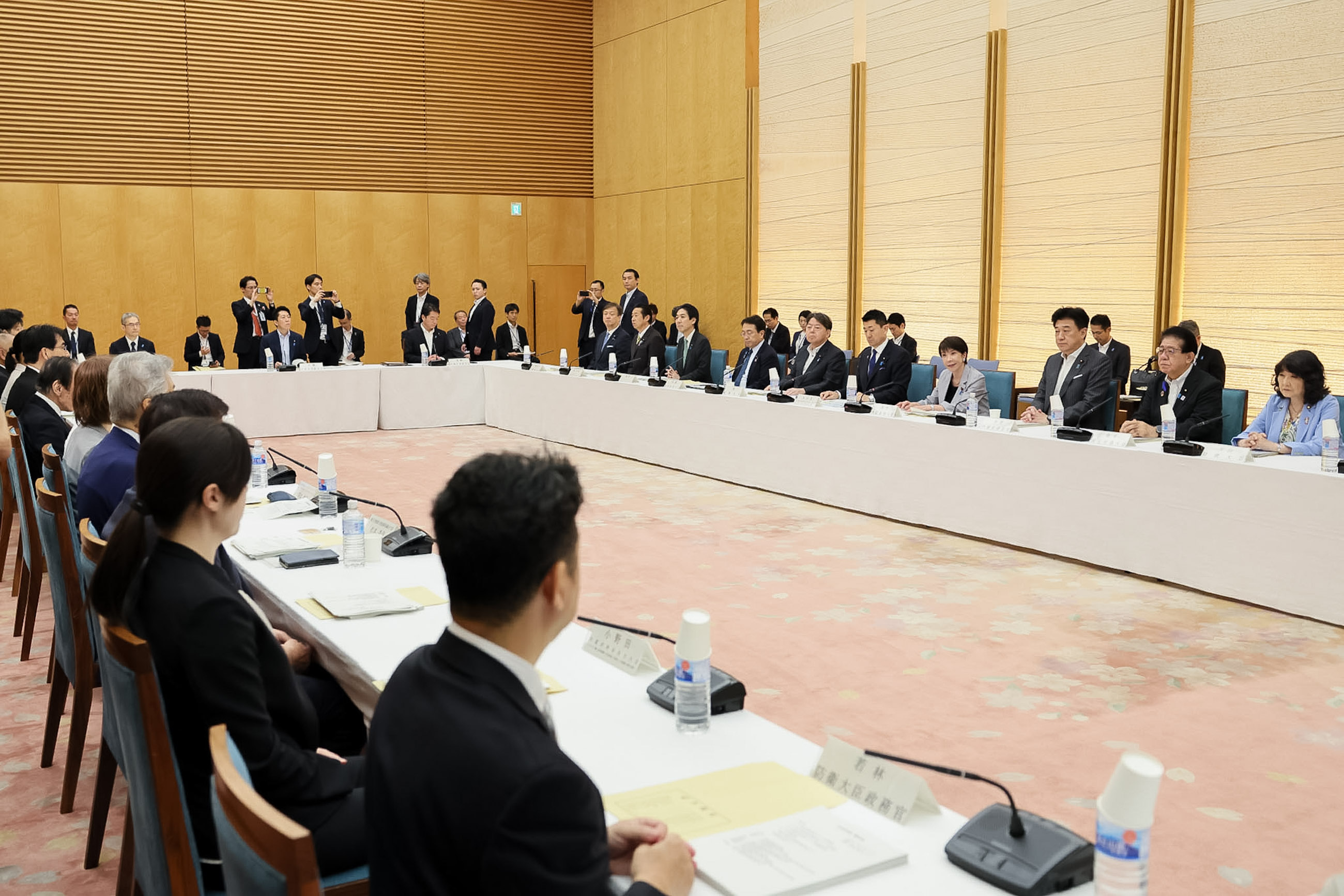会議のまとめを行う高市総理３