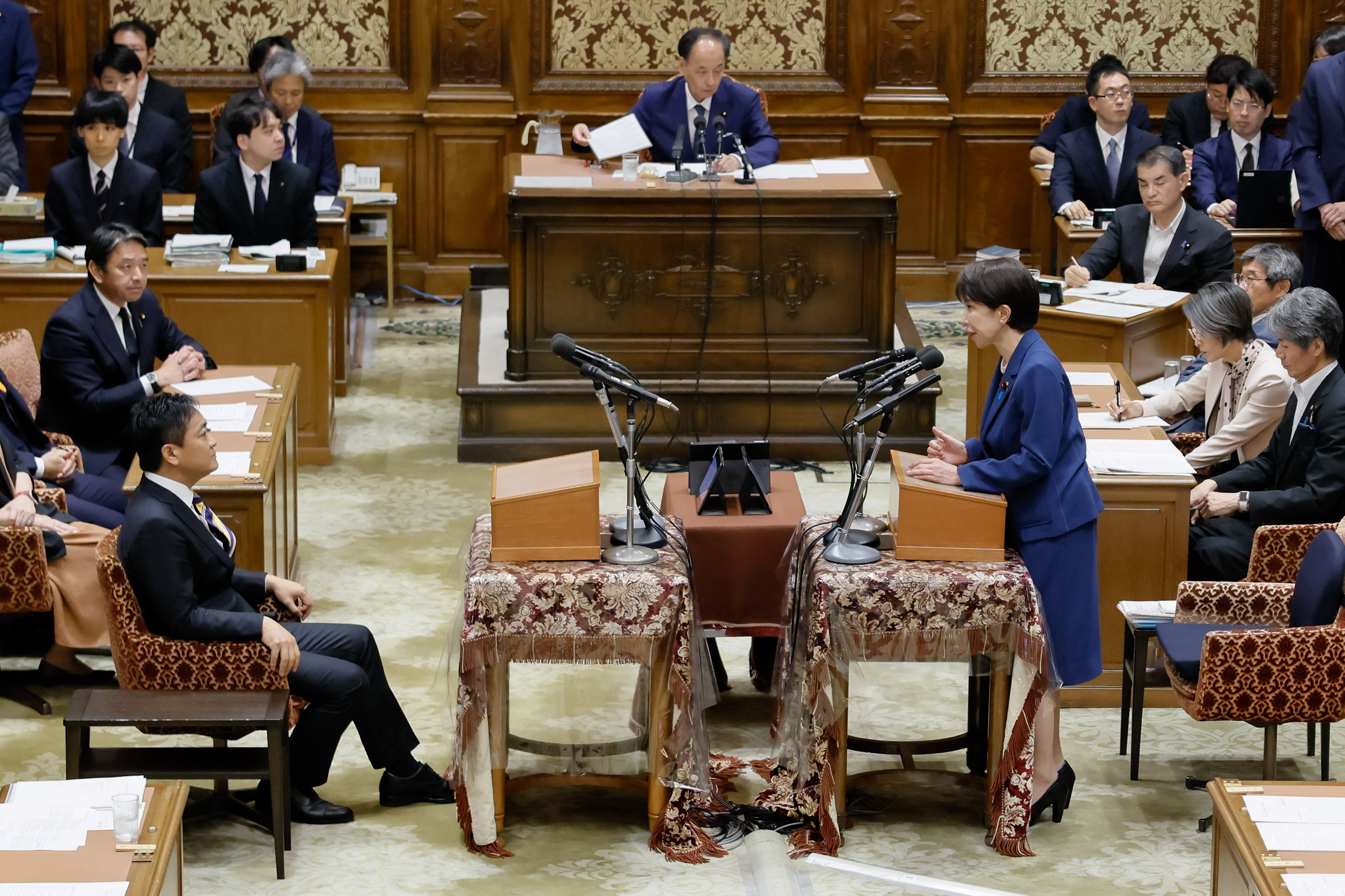発言する高市総理２