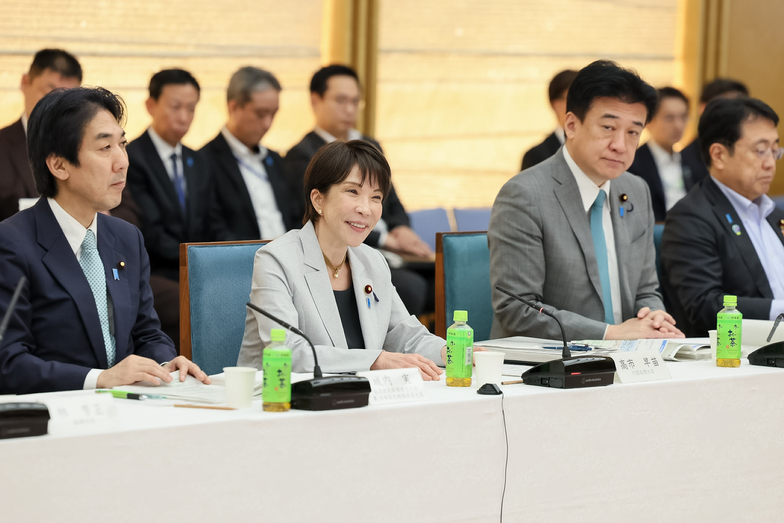 会議のまとめを行う高市総理１
