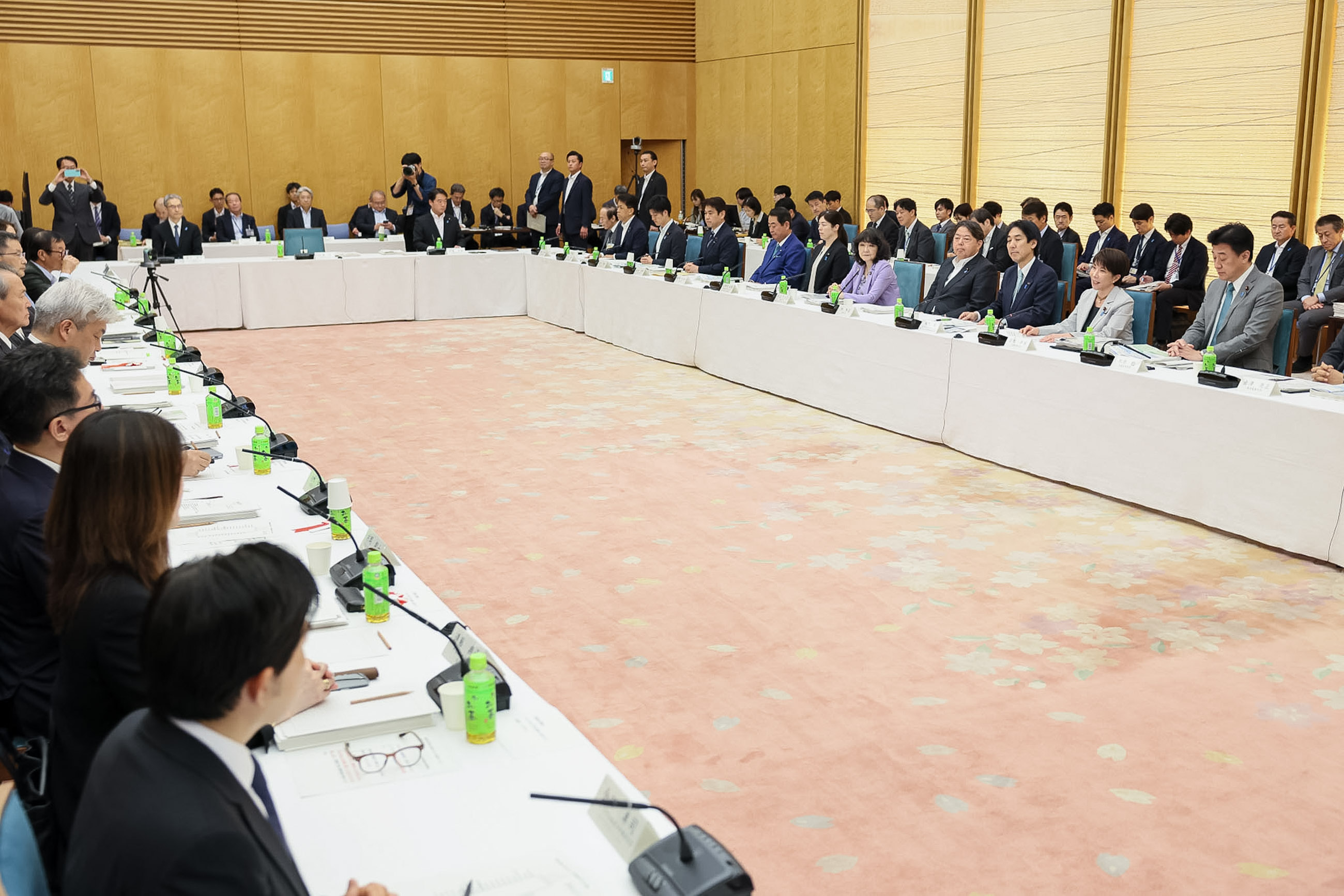 会議のまとめを行う高市総理２