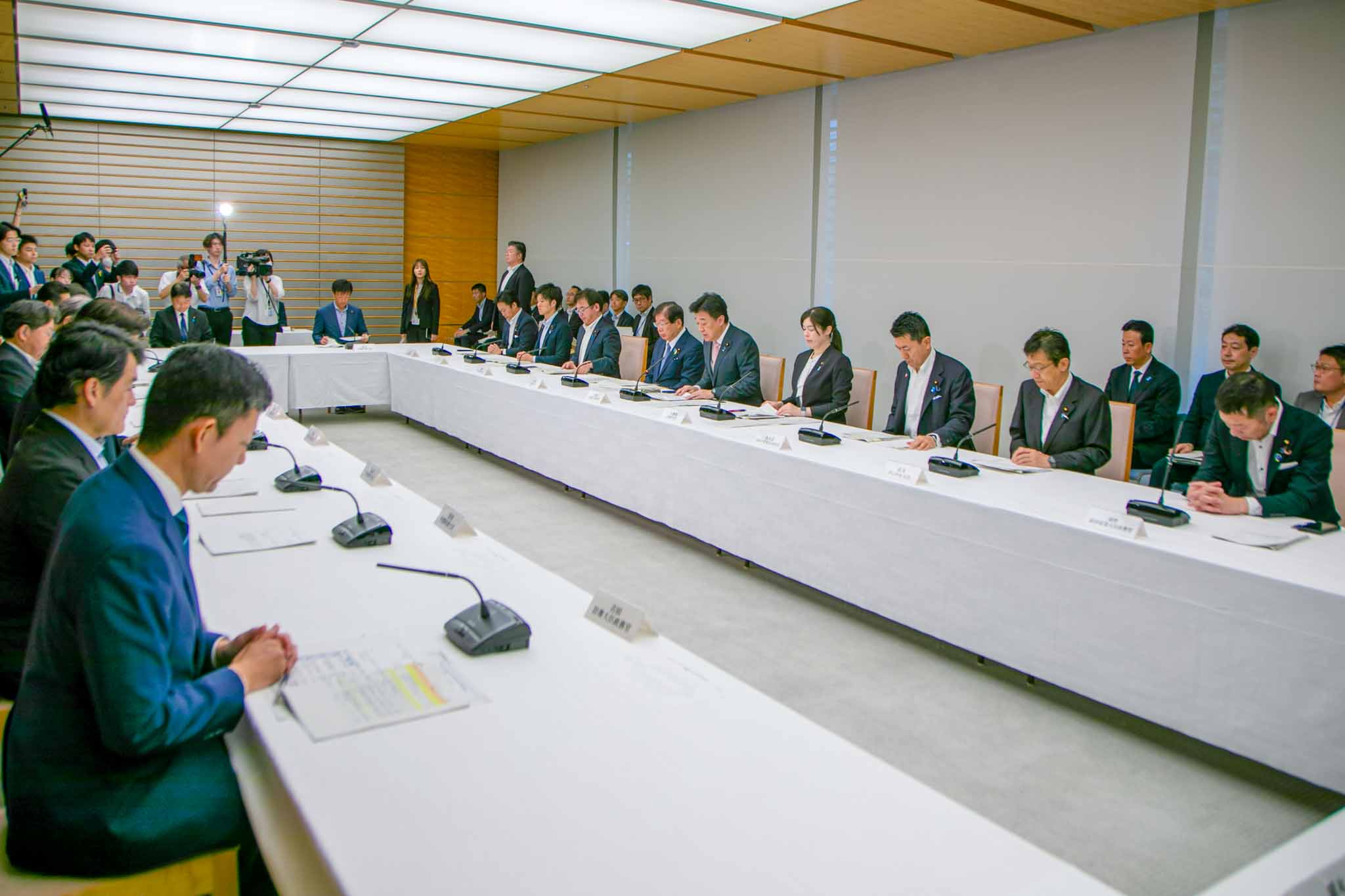 会議のまとめを行う木原官房長官３