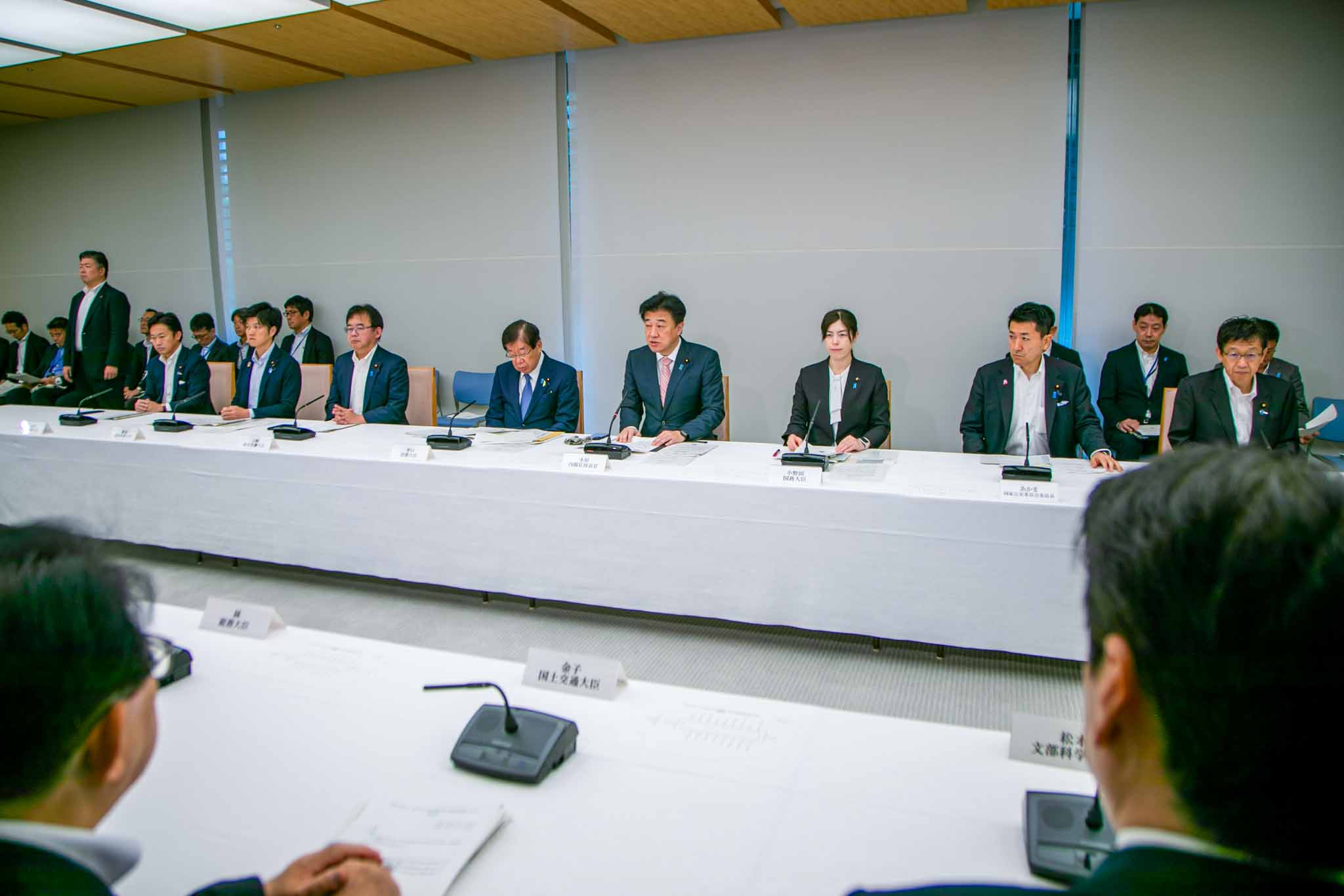 会議のまとめを行う木原官房長官４