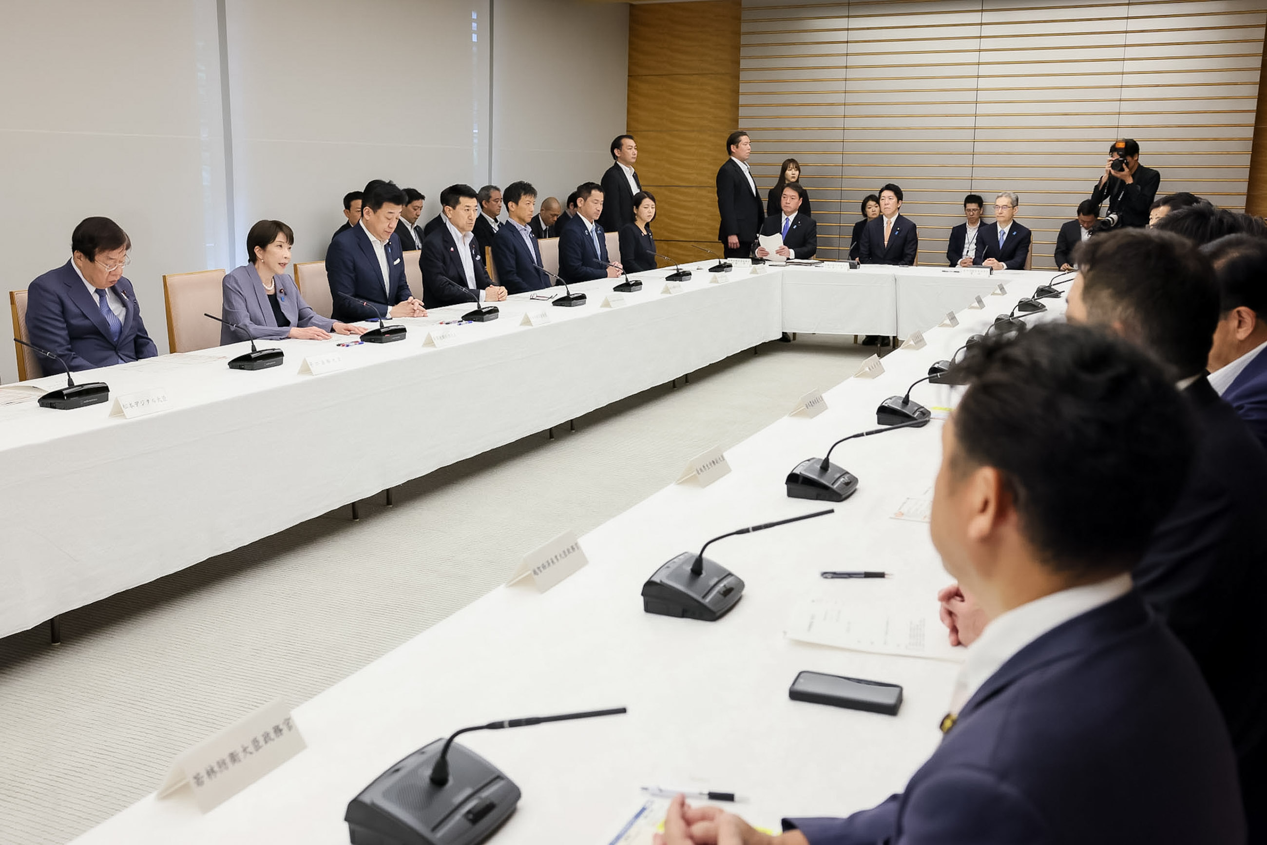 会議のまとめを行う高市総理２