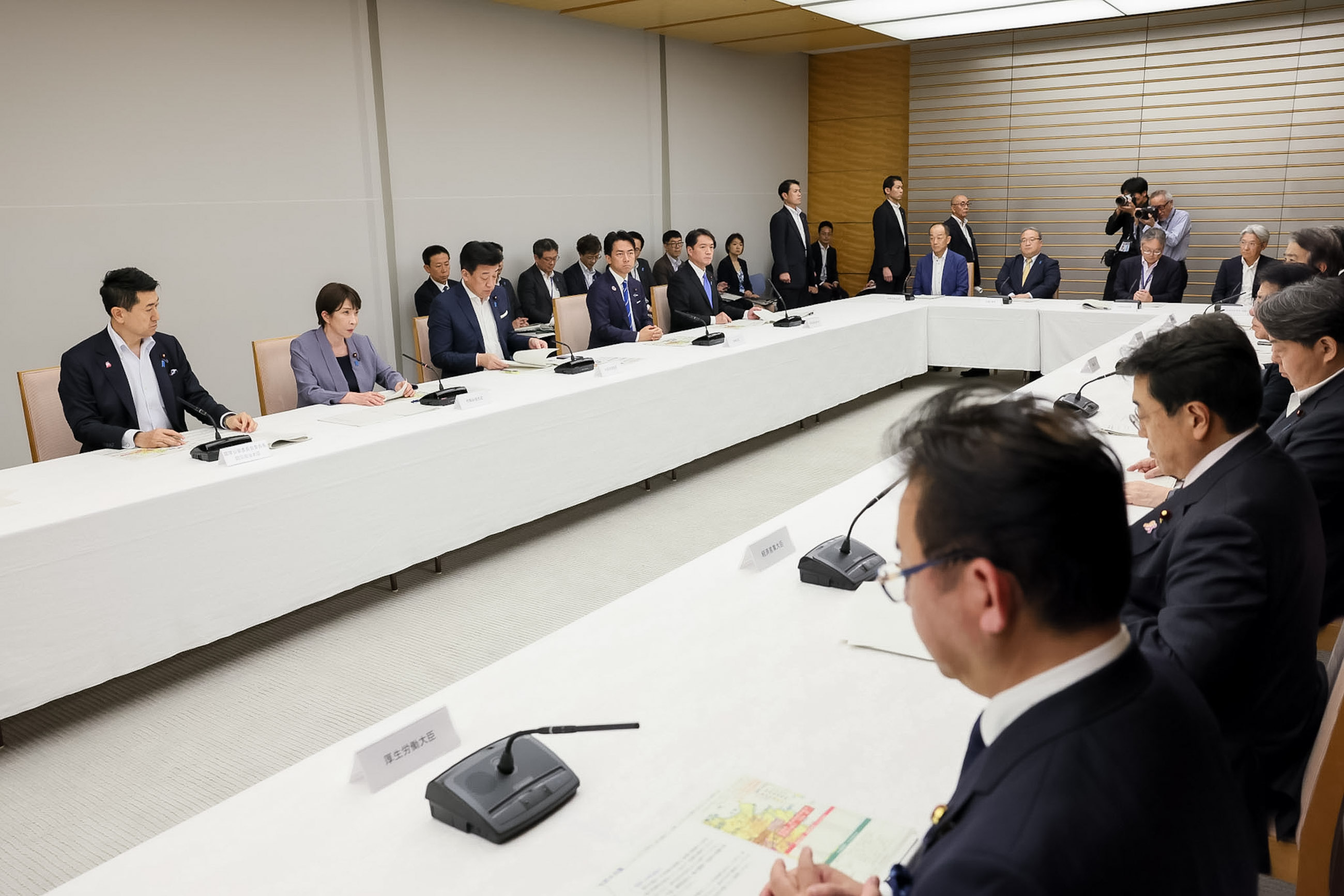 挨拶をする高市総理４