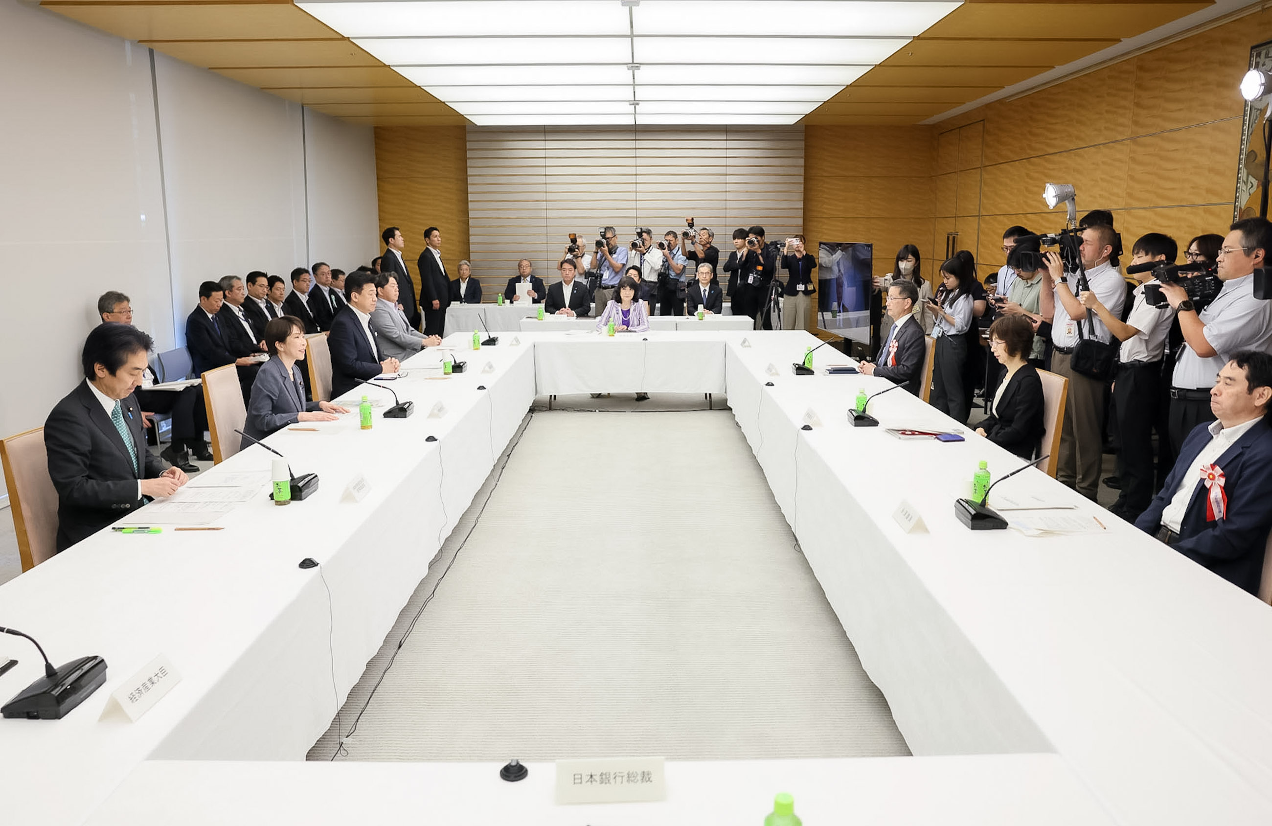 会議のまとめを行う高市総理２