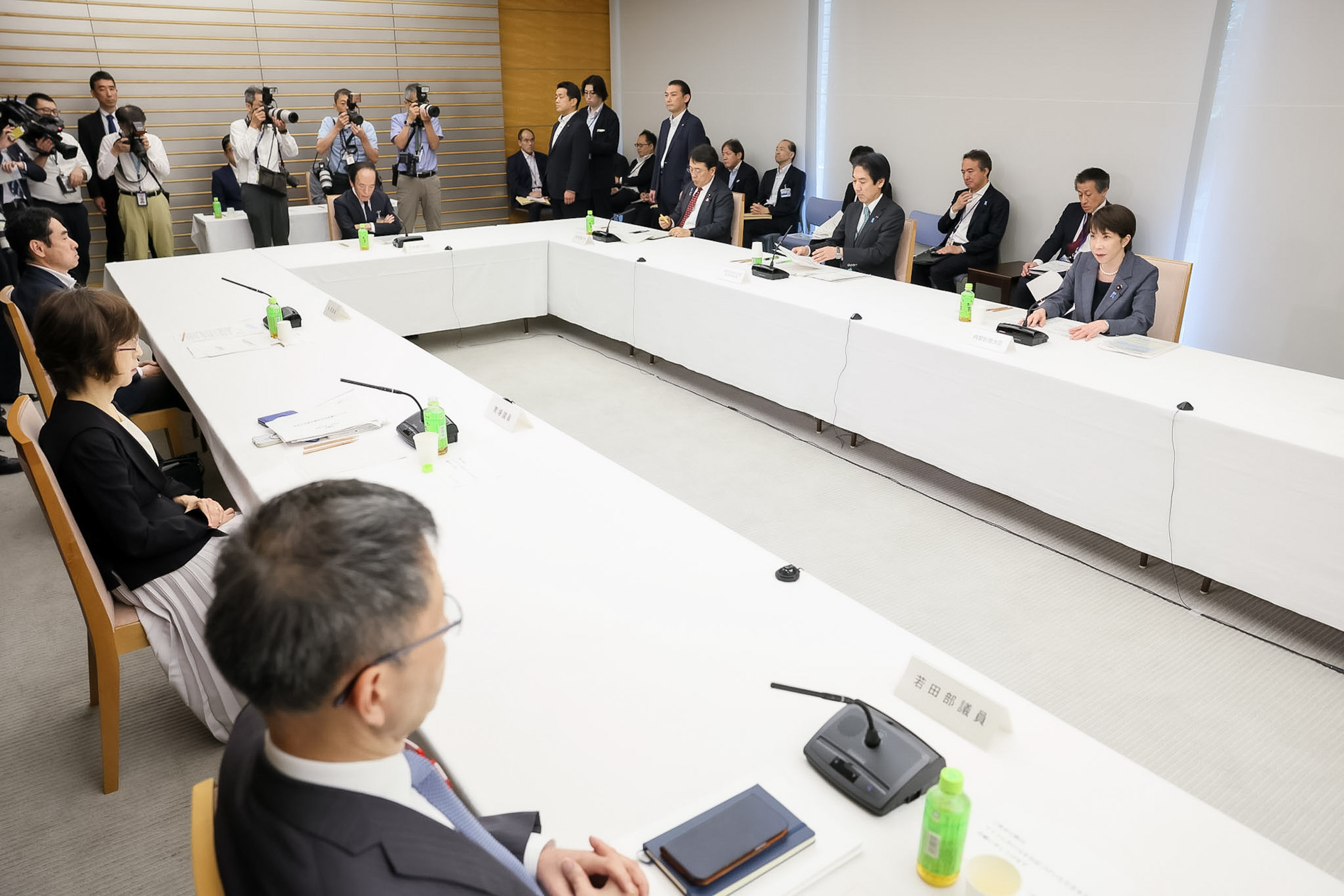 会議のまとめを行う高市総理３