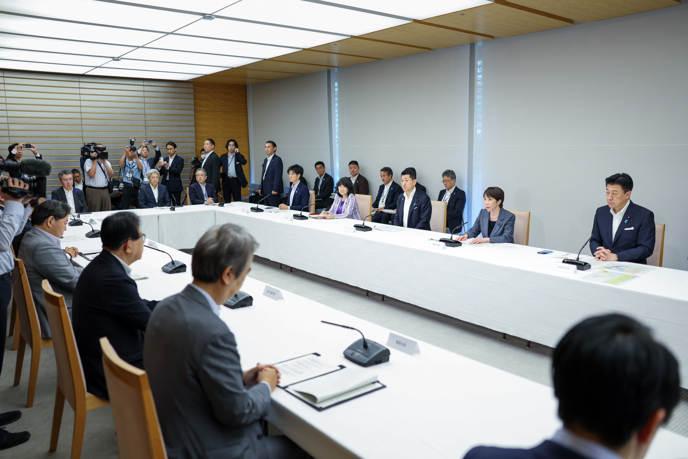 会議のまとめを行う高市総理２