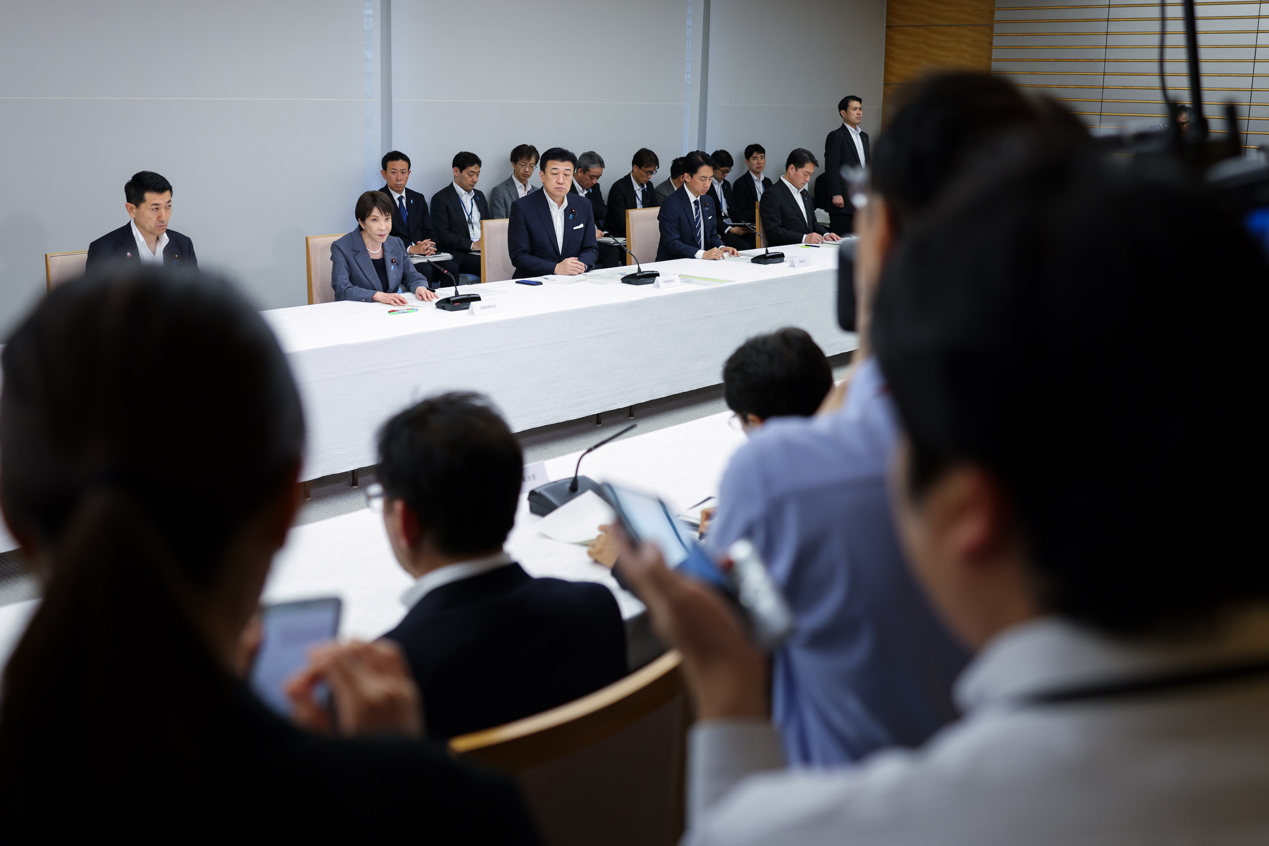 会議のまとめを行う高市総理４