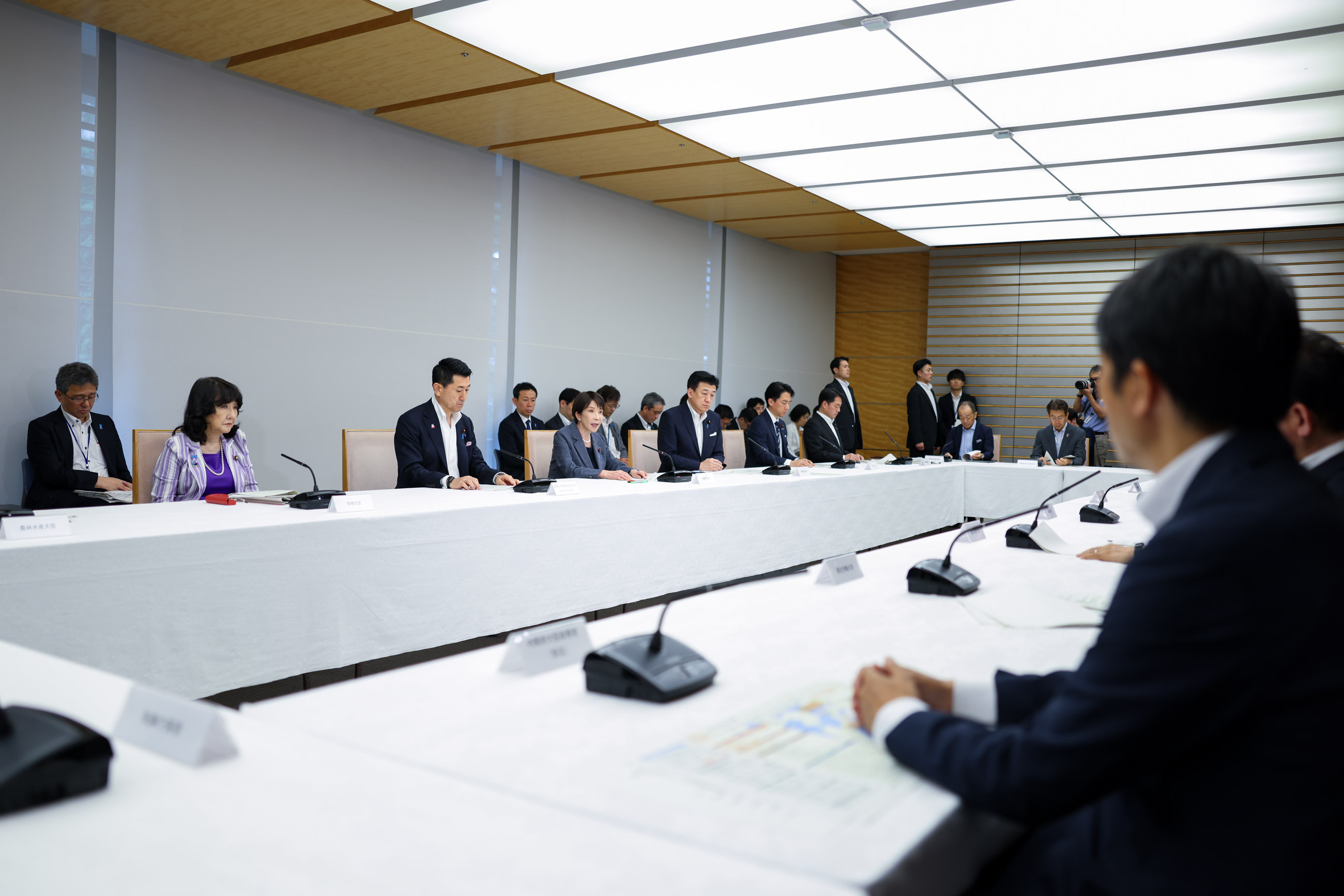 会議のまとめを行う高市総理８