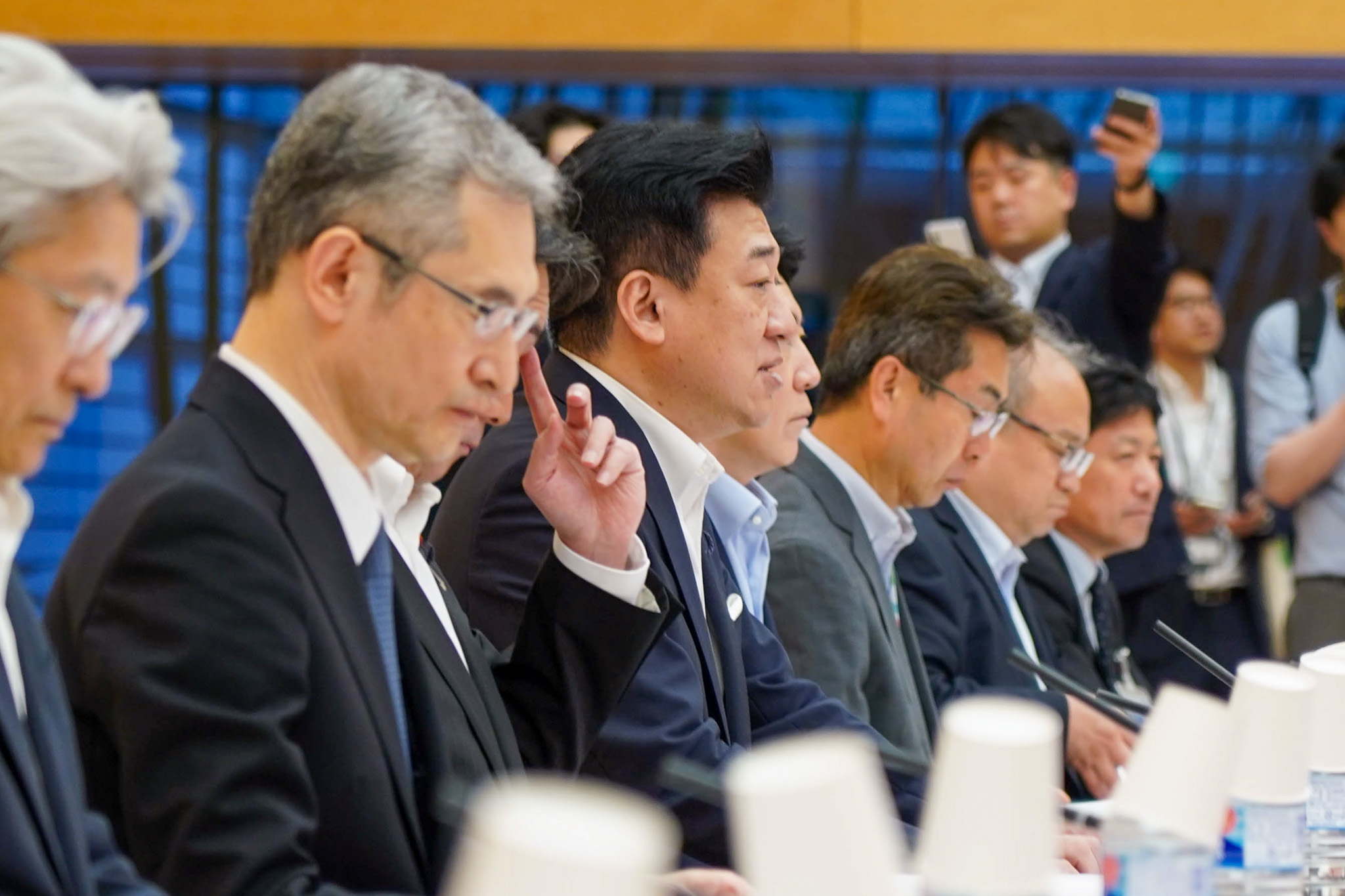 挨拶をする木原官房長官２