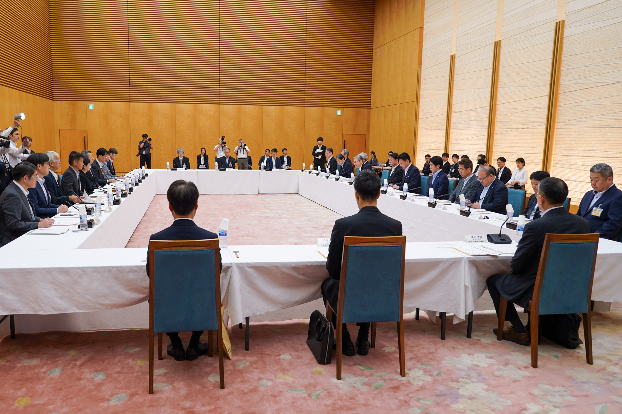 挨拶をする木原官房長官４