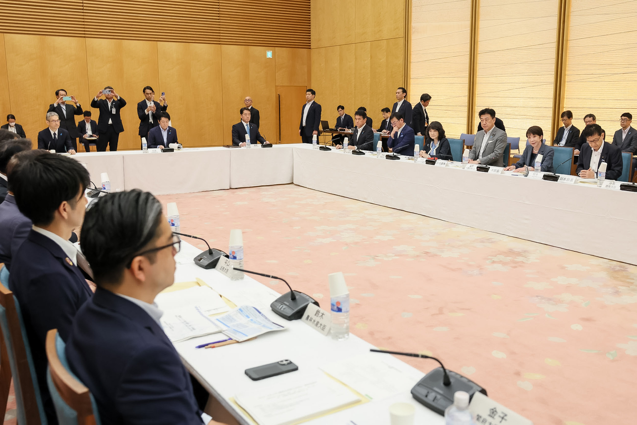会議のまとめを行う高市総理３