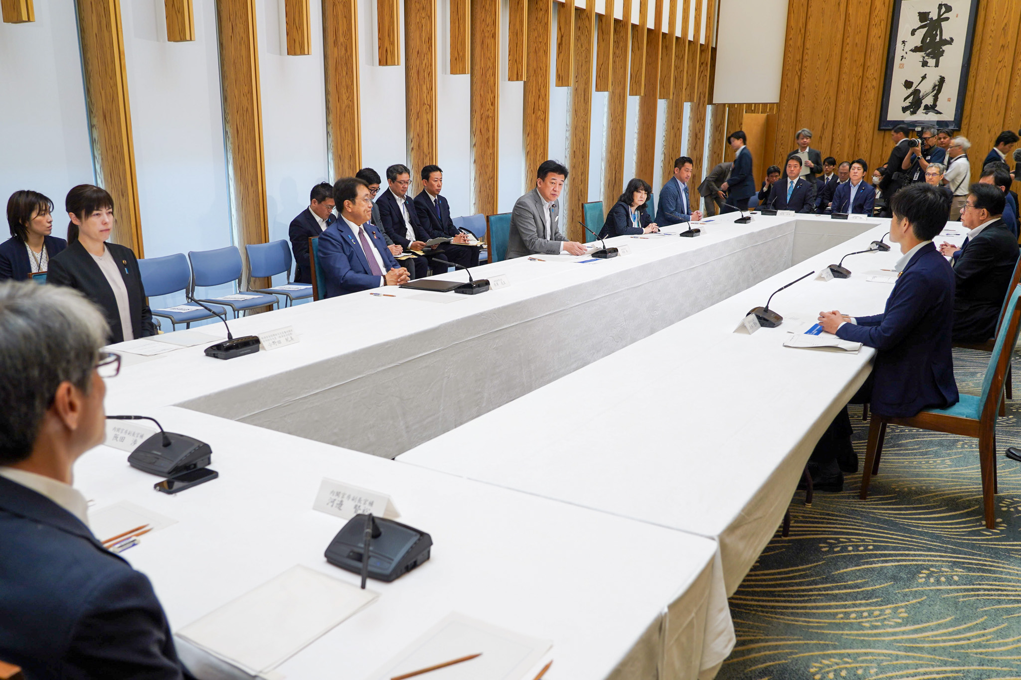 会議のまとめを行う木原官房長官２