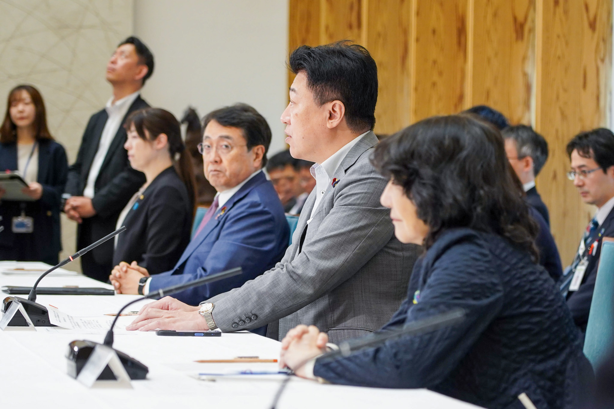 会議のまとめを行う木原官房長官４