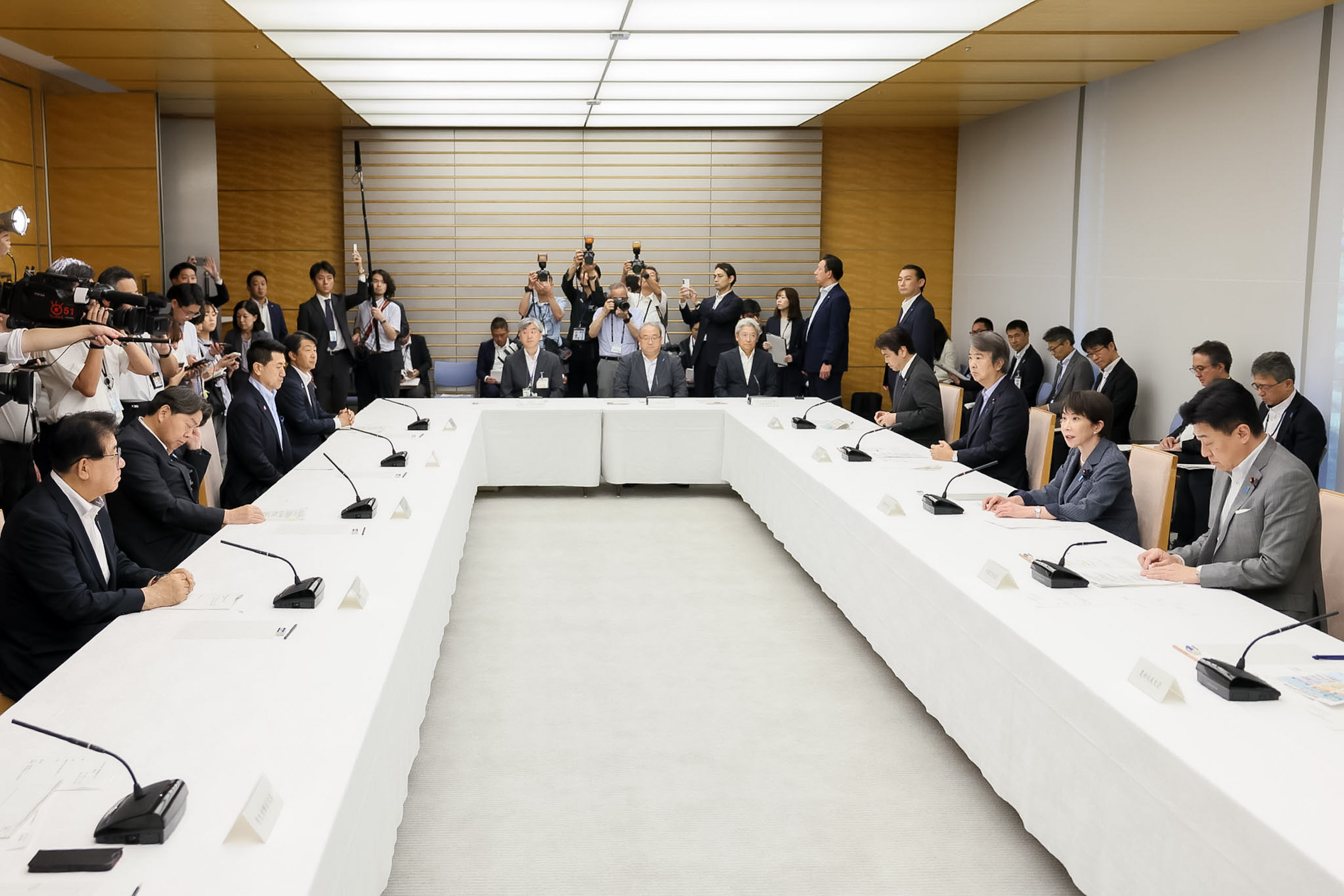 会議のまとめを行う高市総理２