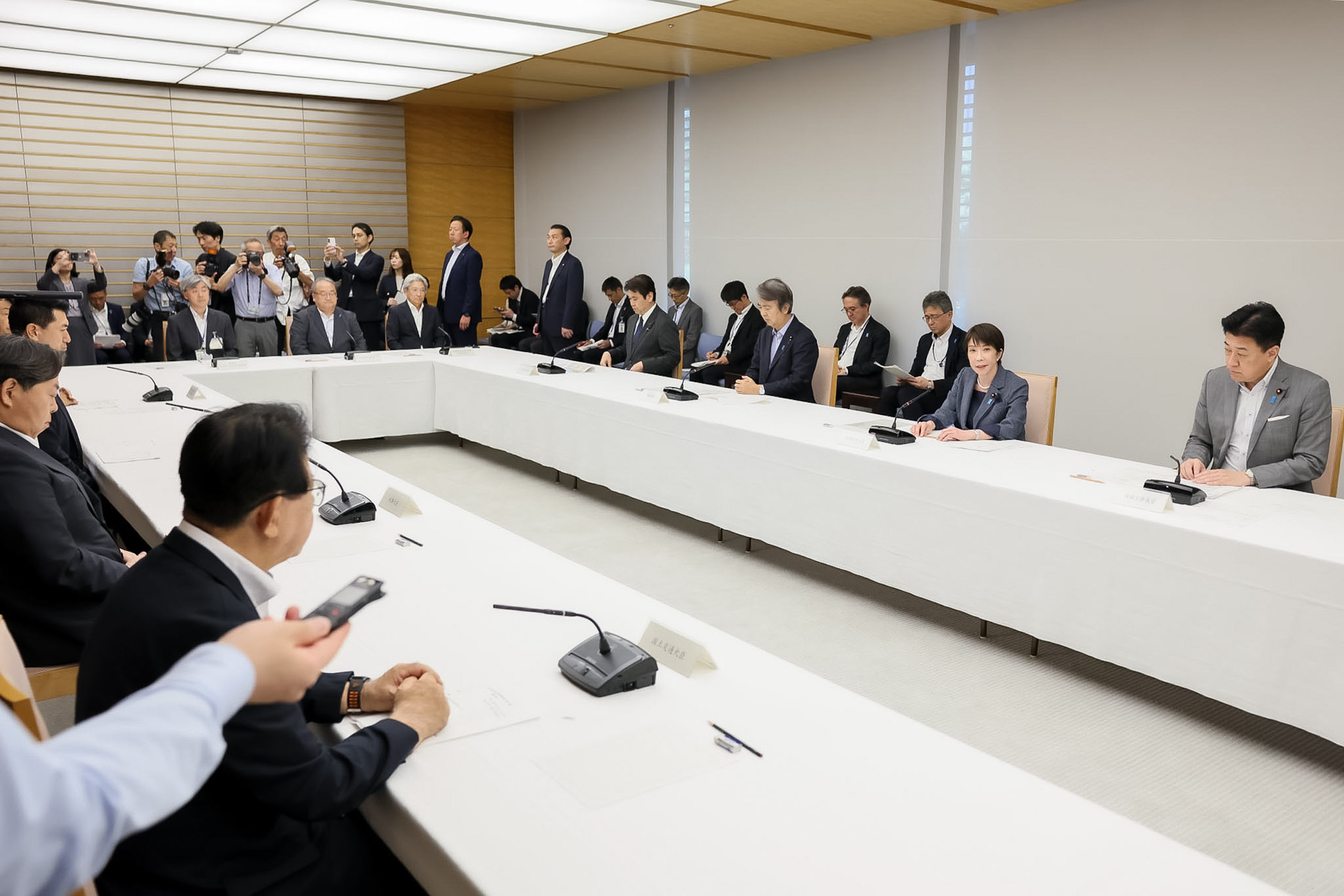 会議のまとめを行う高市総理３