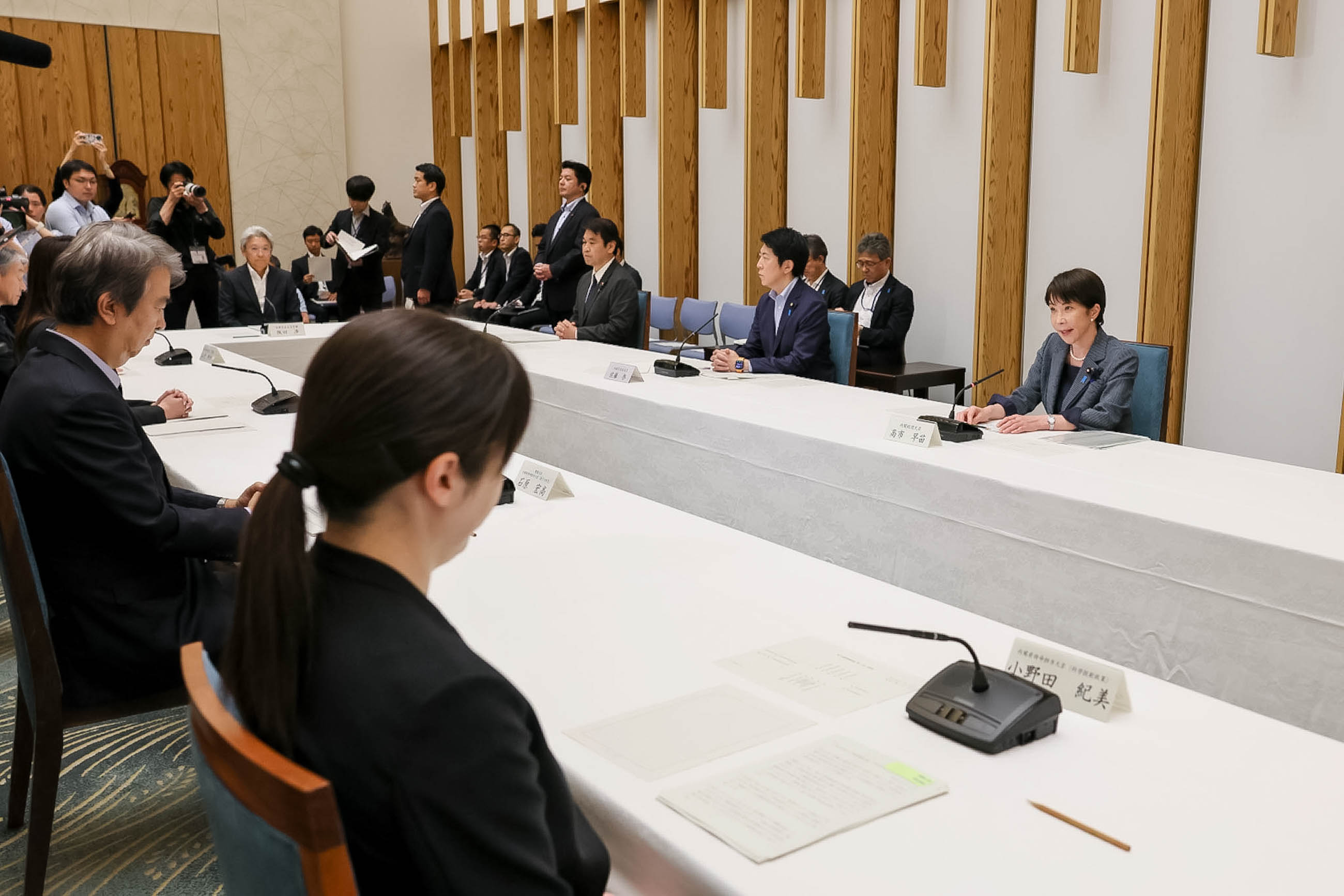 会議のまとめを行う高市総理３