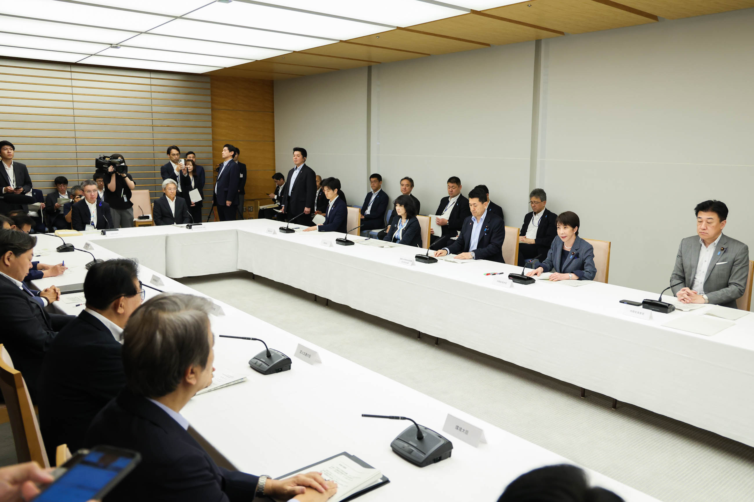 会議のまとめを行う高市総理５