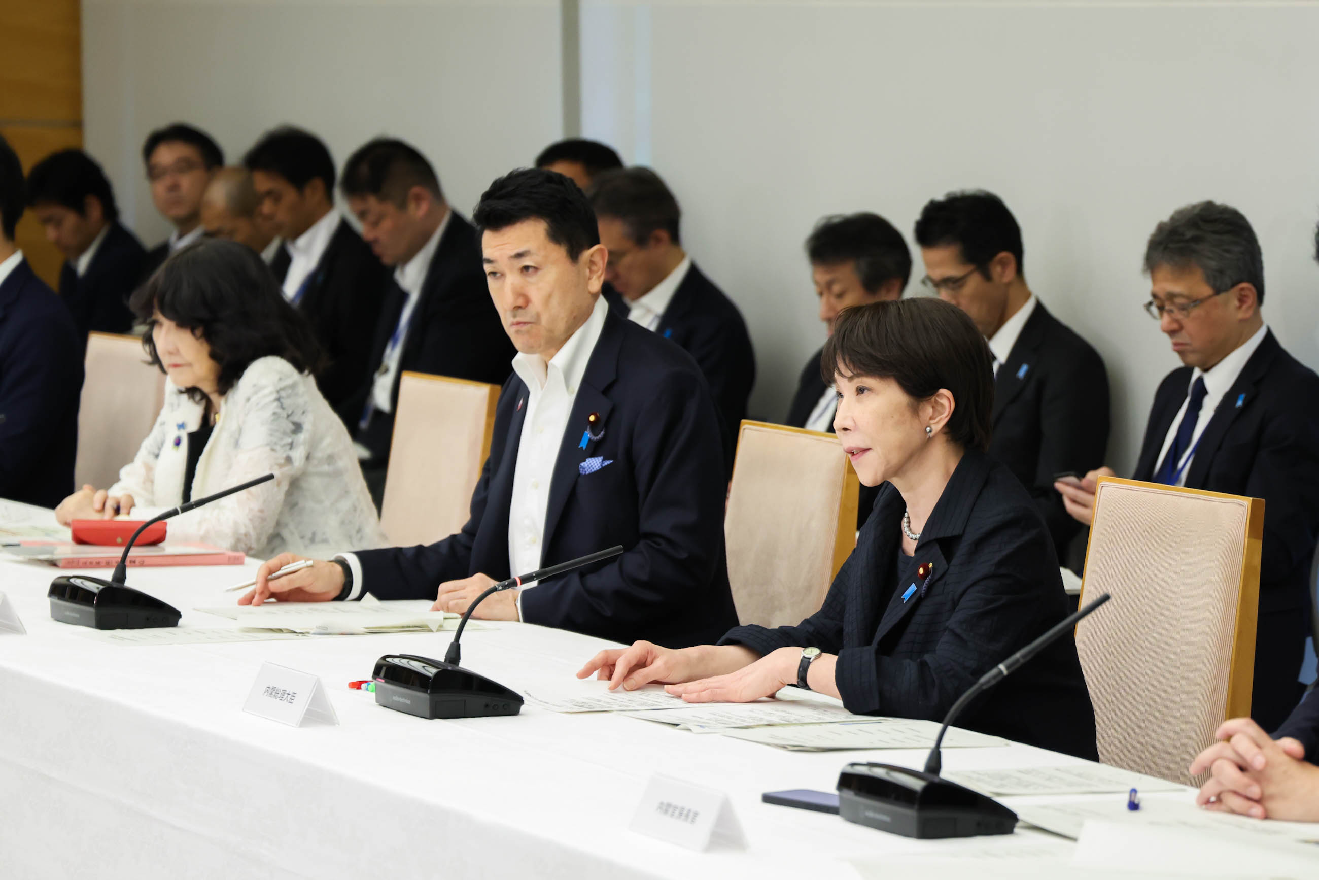 会議のまとめを行う高市総理４