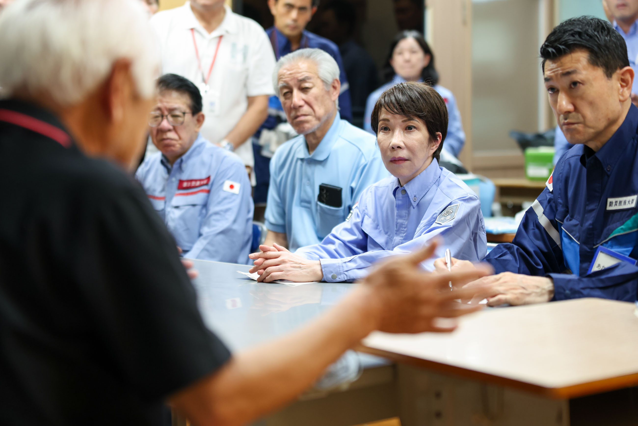 氷川町避難所を視察する高市総理１２