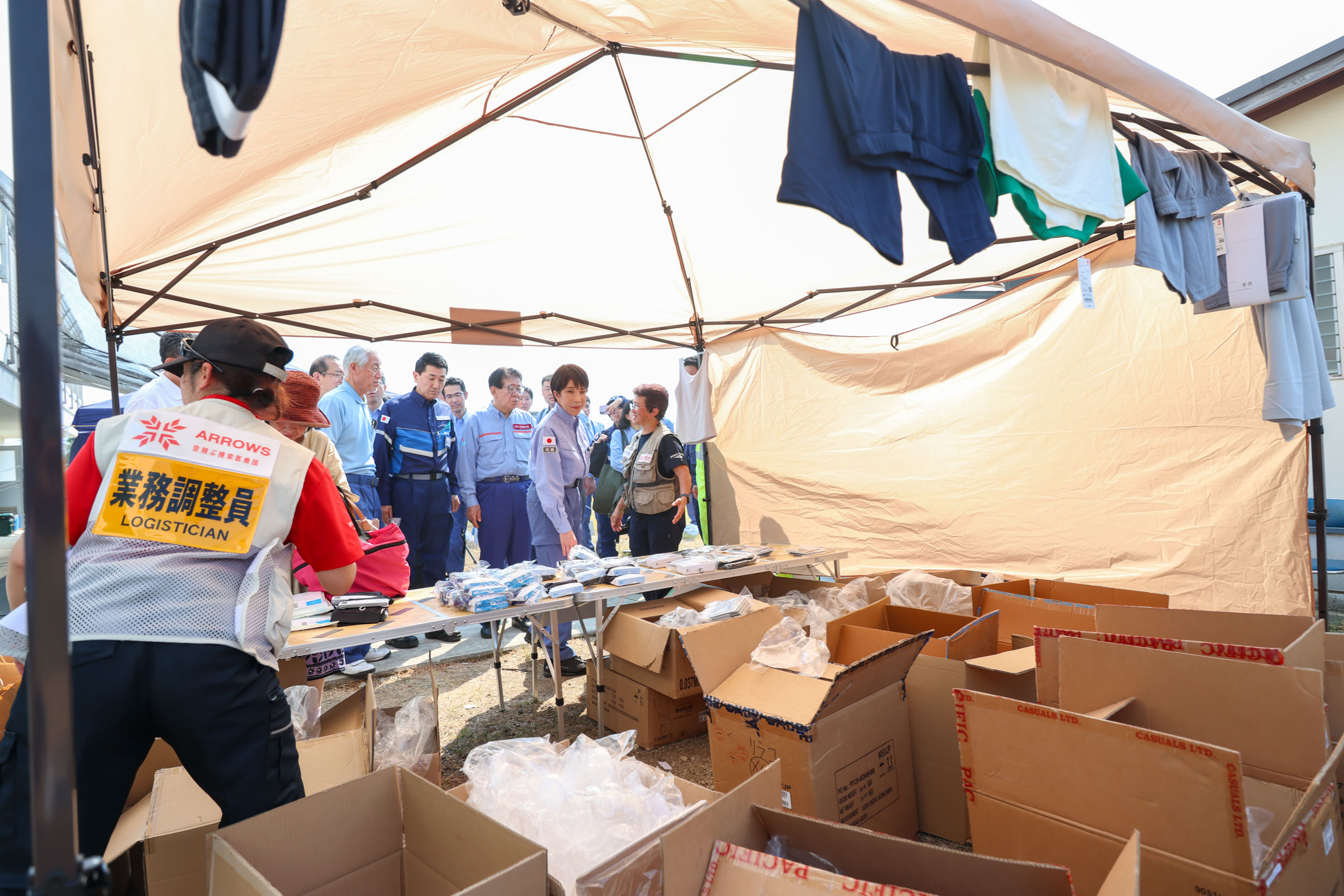 氷川町避難所を視察する高市総理３