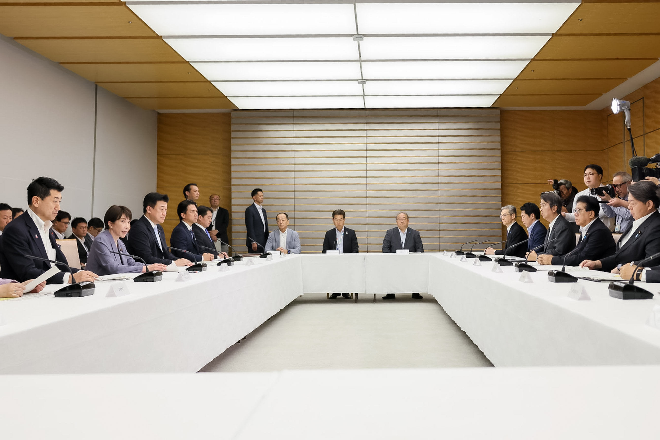 会議のまとめを行う高市総理２