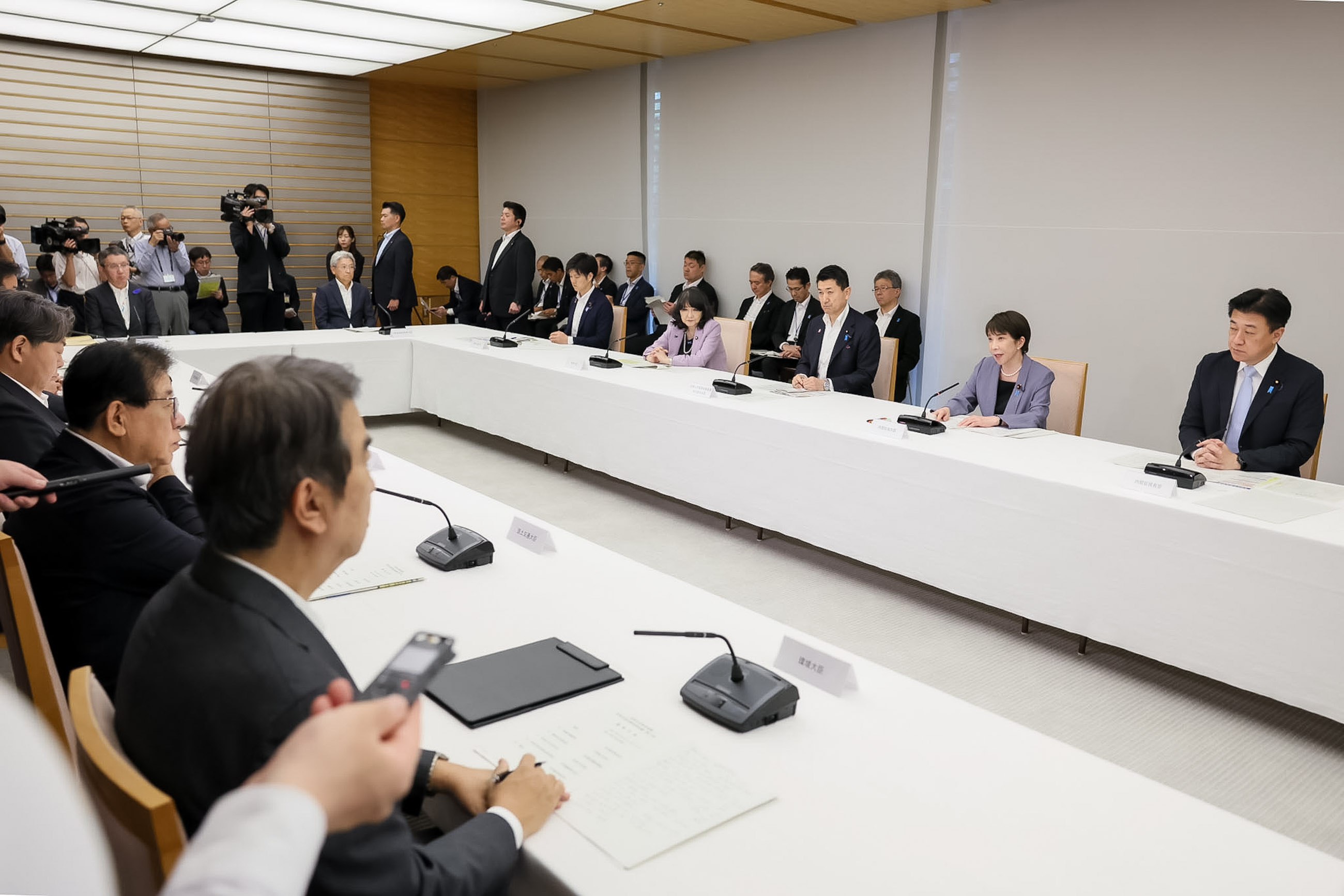 会議のまとめを行う高市総理５