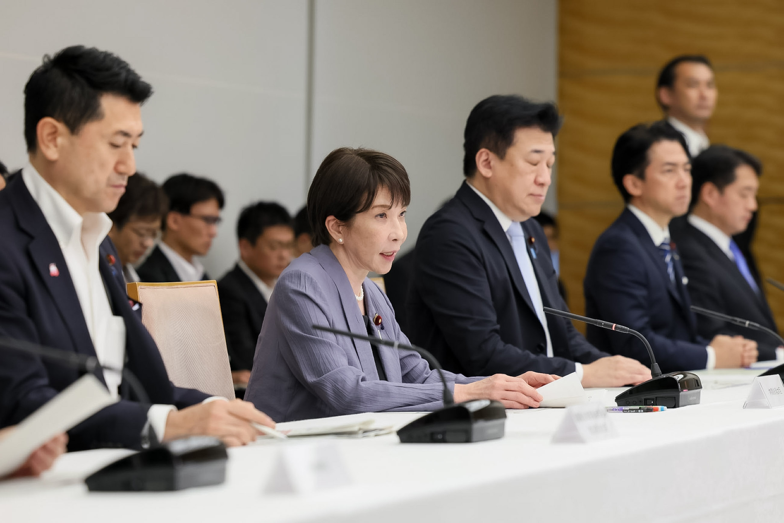 会議のまとめを行う高市総理６