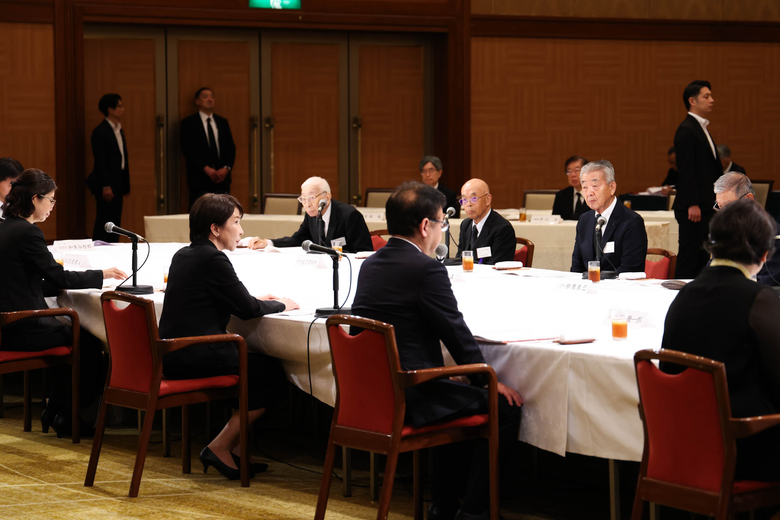 被爆者代表から要望を聞く高市総理２