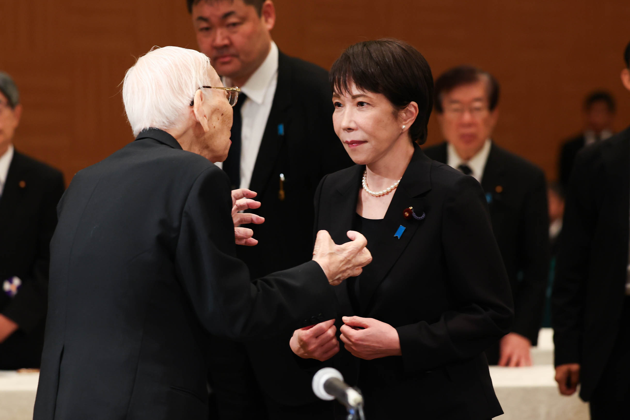 被爆者代表から要望を聞く高市総理８