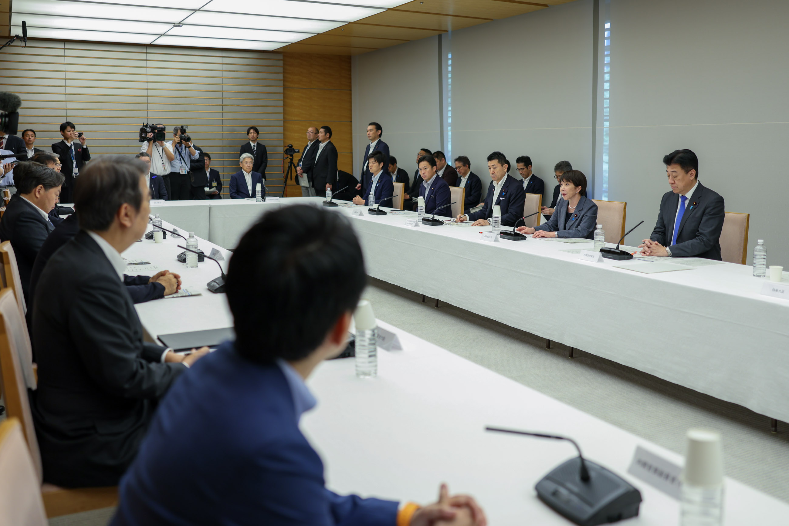 会議のまとめを行う高市総理４